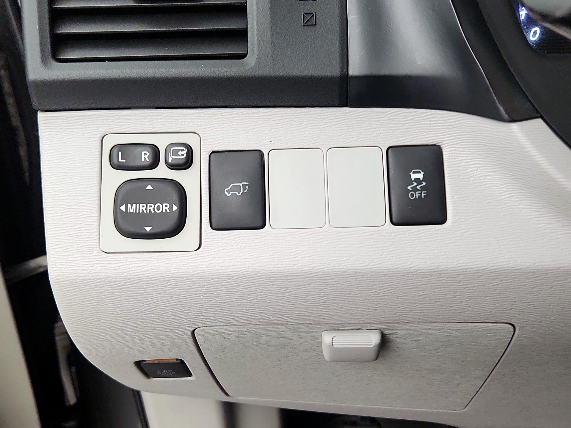 Thumbnail: 2014 Toyota Venza - 11