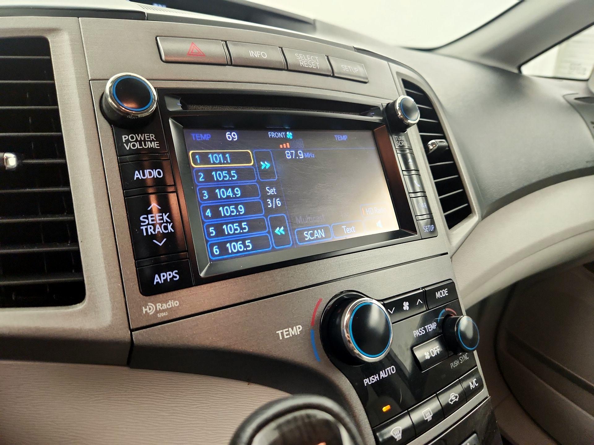 Thumbnail: 2014 Toyota Venza - 13