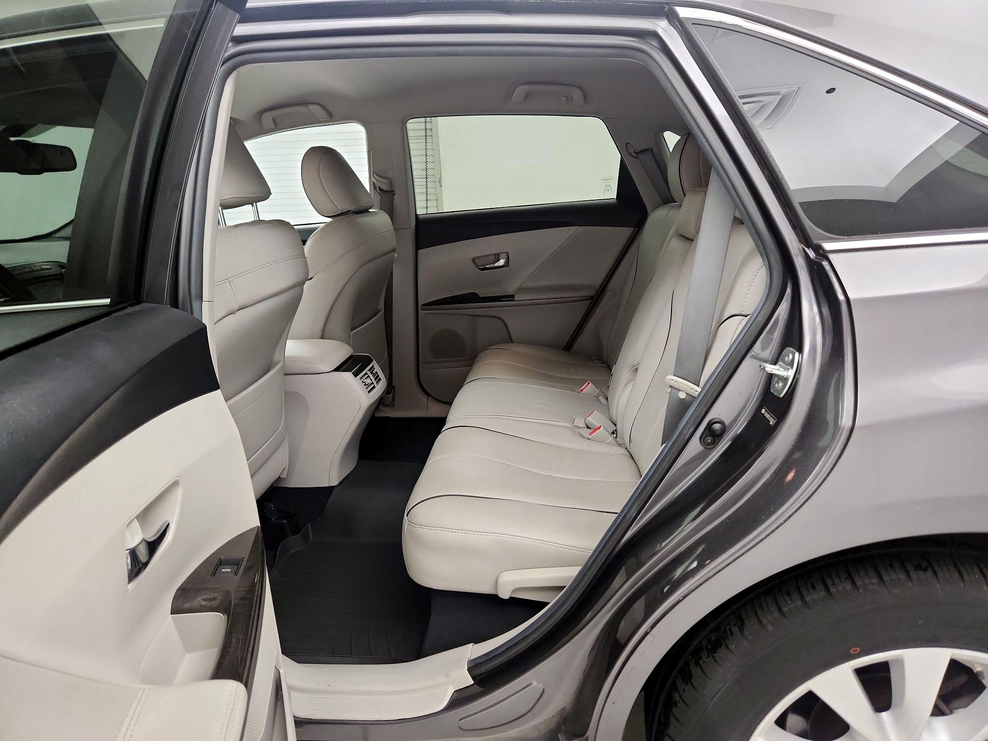 Thumbnail: 2014 Toyota Venza - 16