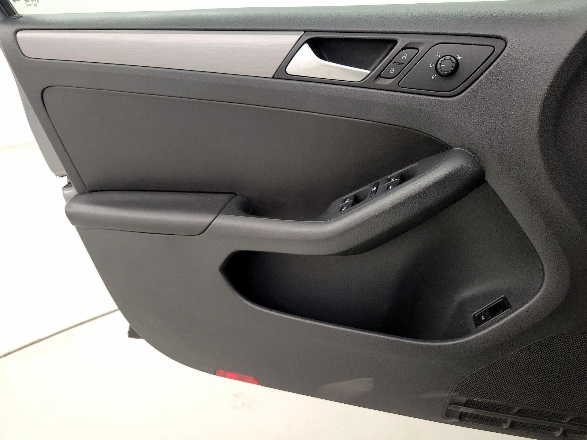 Thumbnail: 2016 Volkswagen Jetta - 12