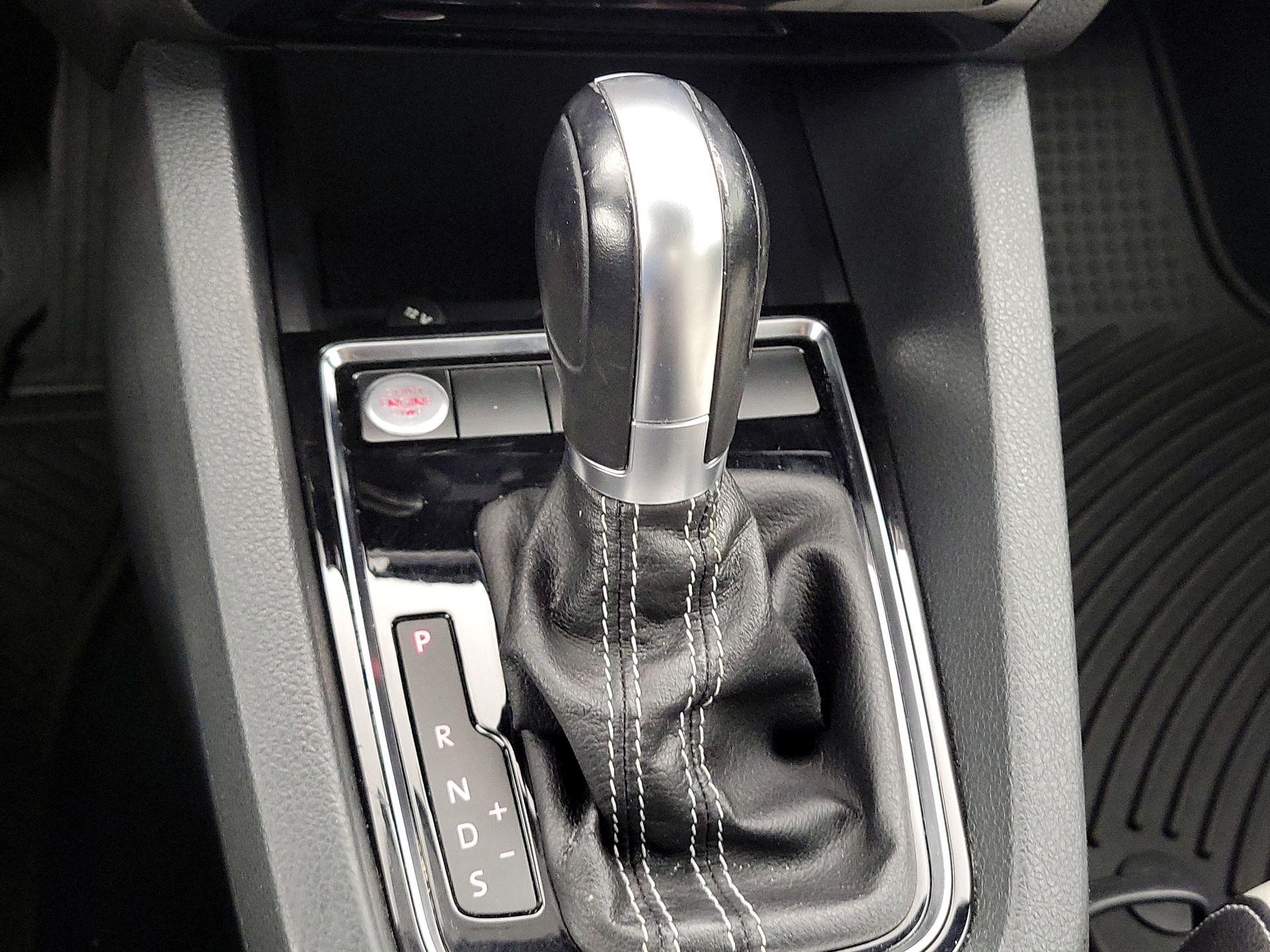 Thumbnail: 2016 Volkswagen Jetta - 18