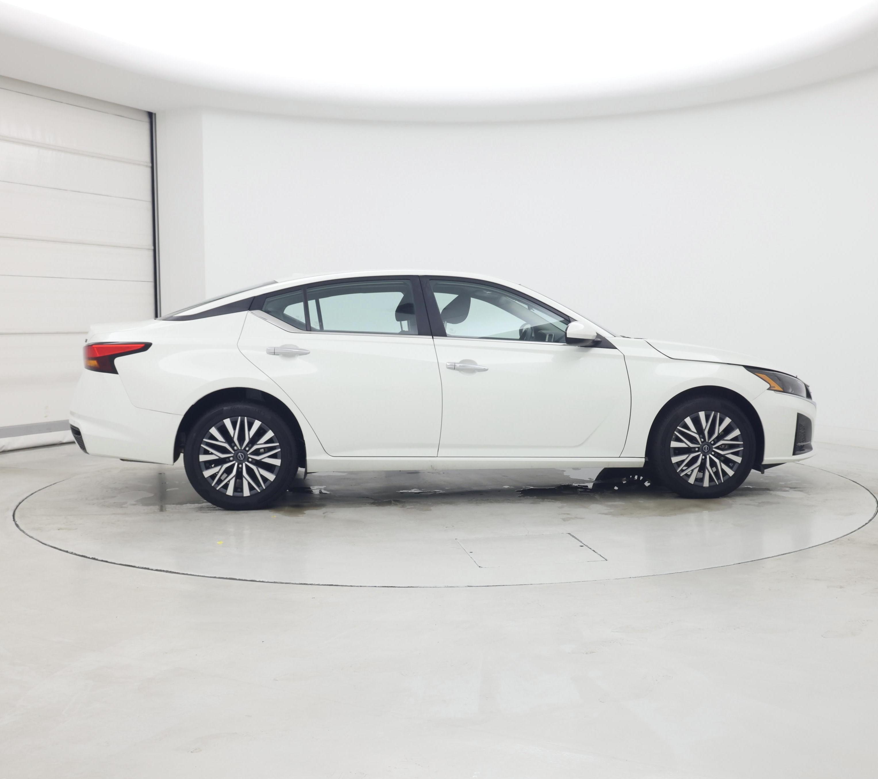 Thumbnail: 2023 Nissan Altima - 7