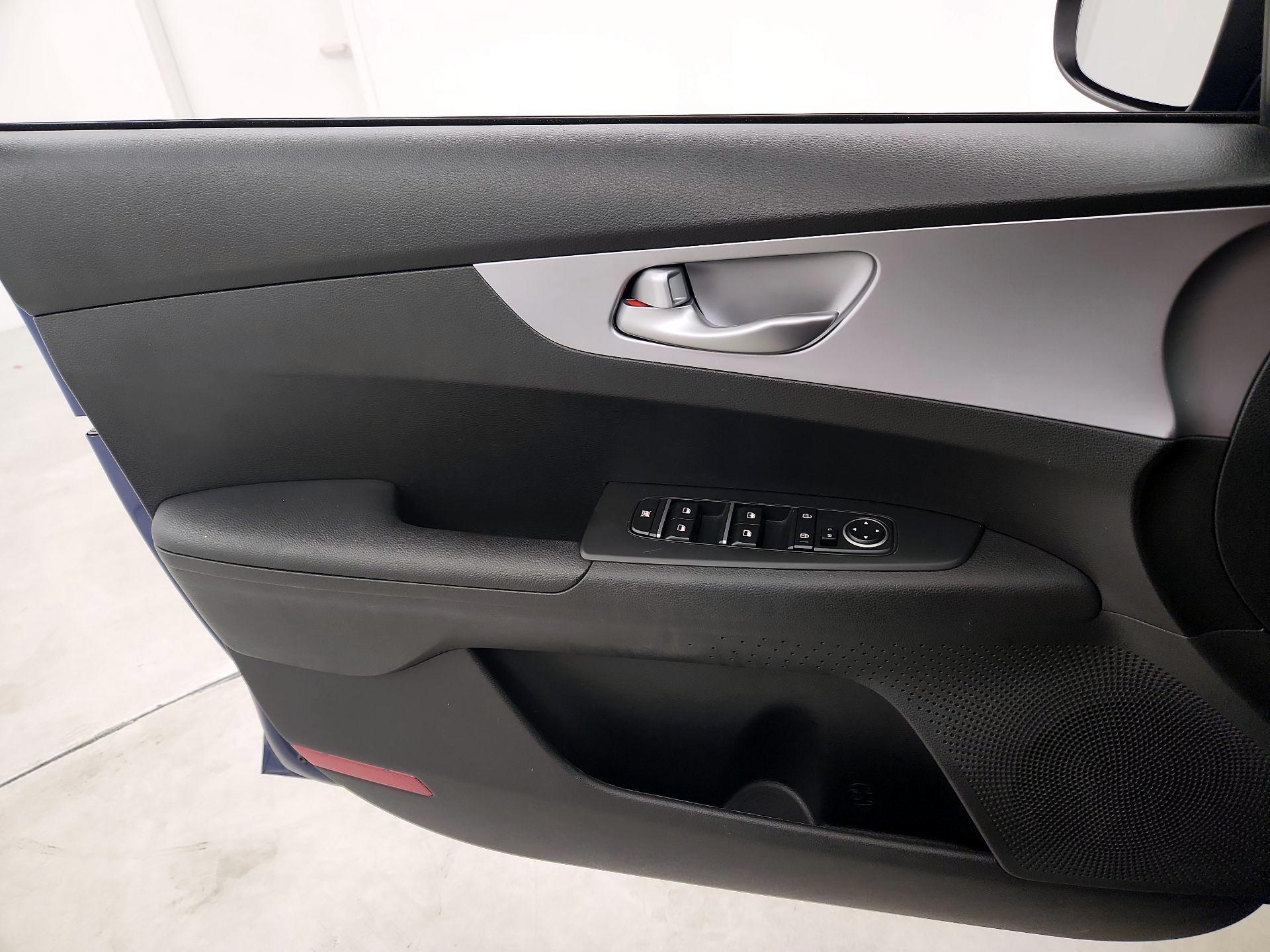 Thumbnail: 2023 Kia Forte - 12