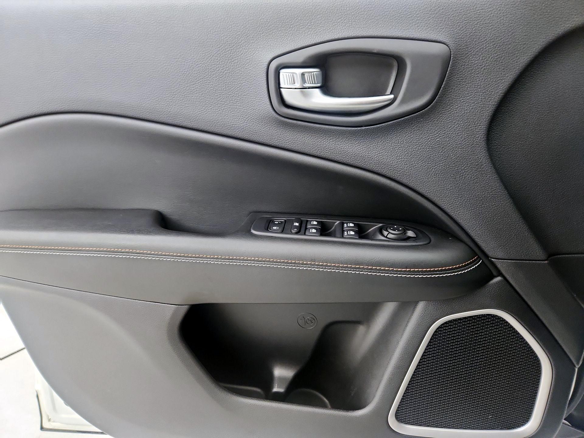 Thumbnail: 2020 Jeep Compass - 12