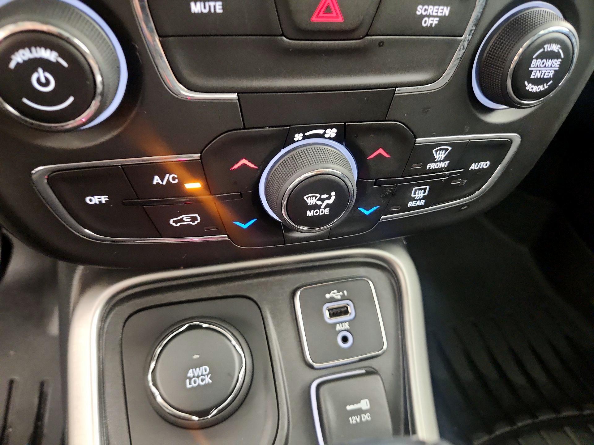 Thumbnail: 2020 Jeep Compass - 16