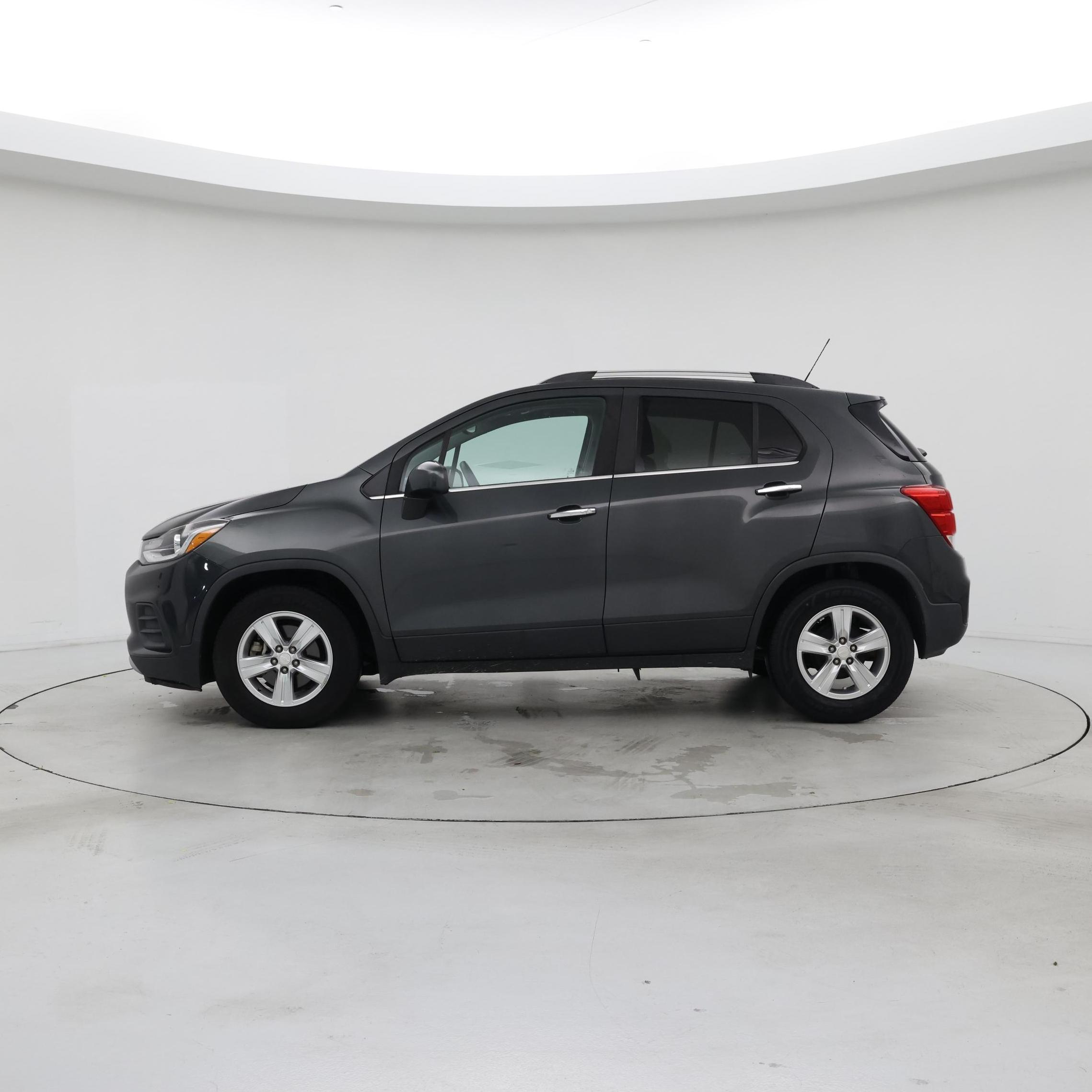 Thumbnail: 2017 Chevrolet Trax - 3