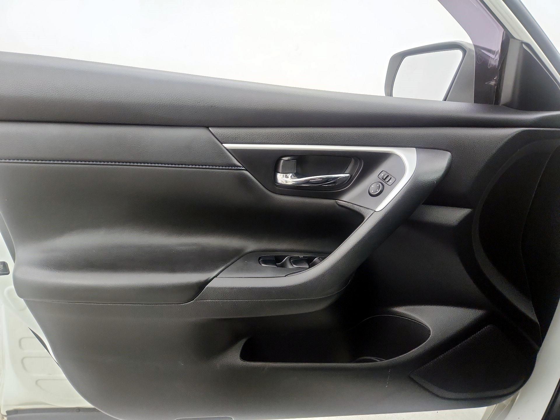 Thumbnail: 2018 Nissan Altima - 12