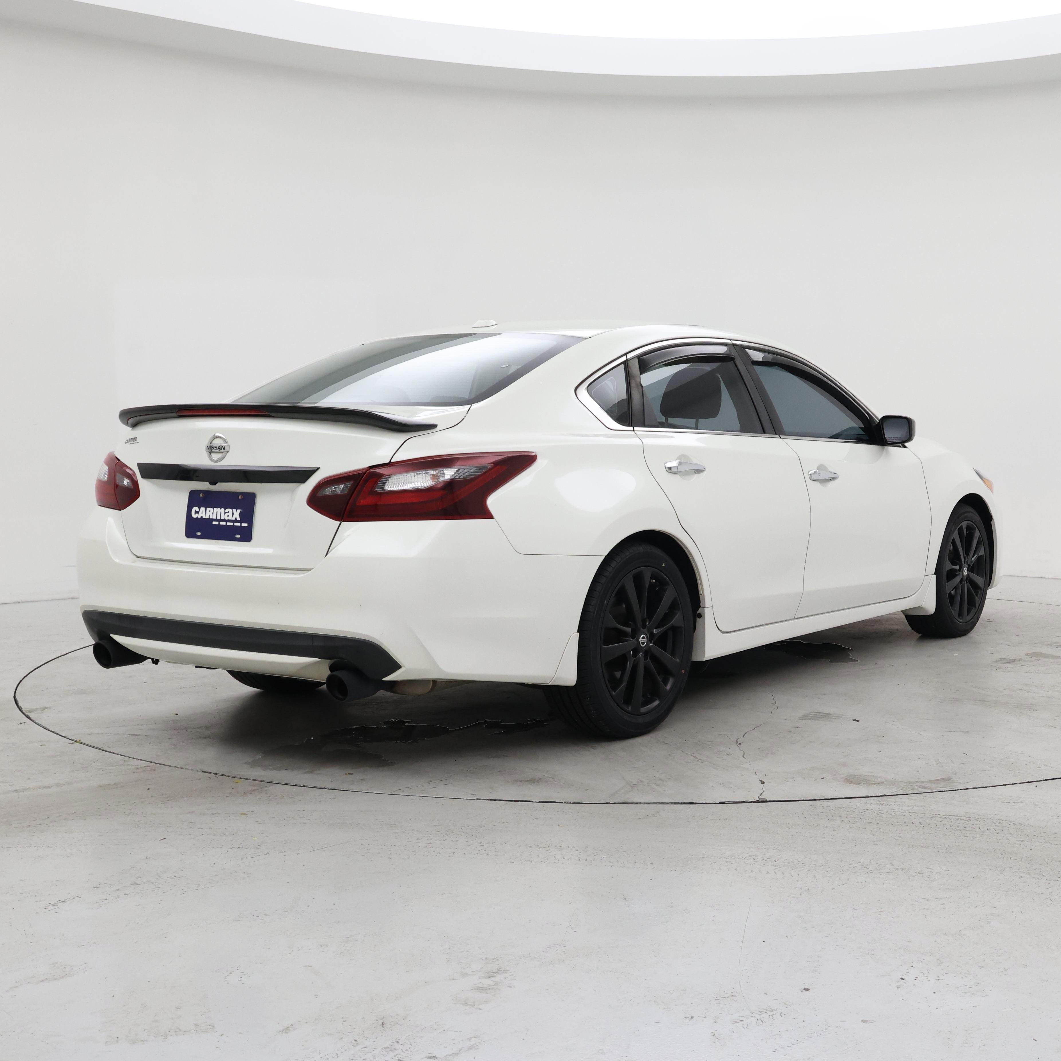 Thumbnail: 2018 Nissan Altima - 8