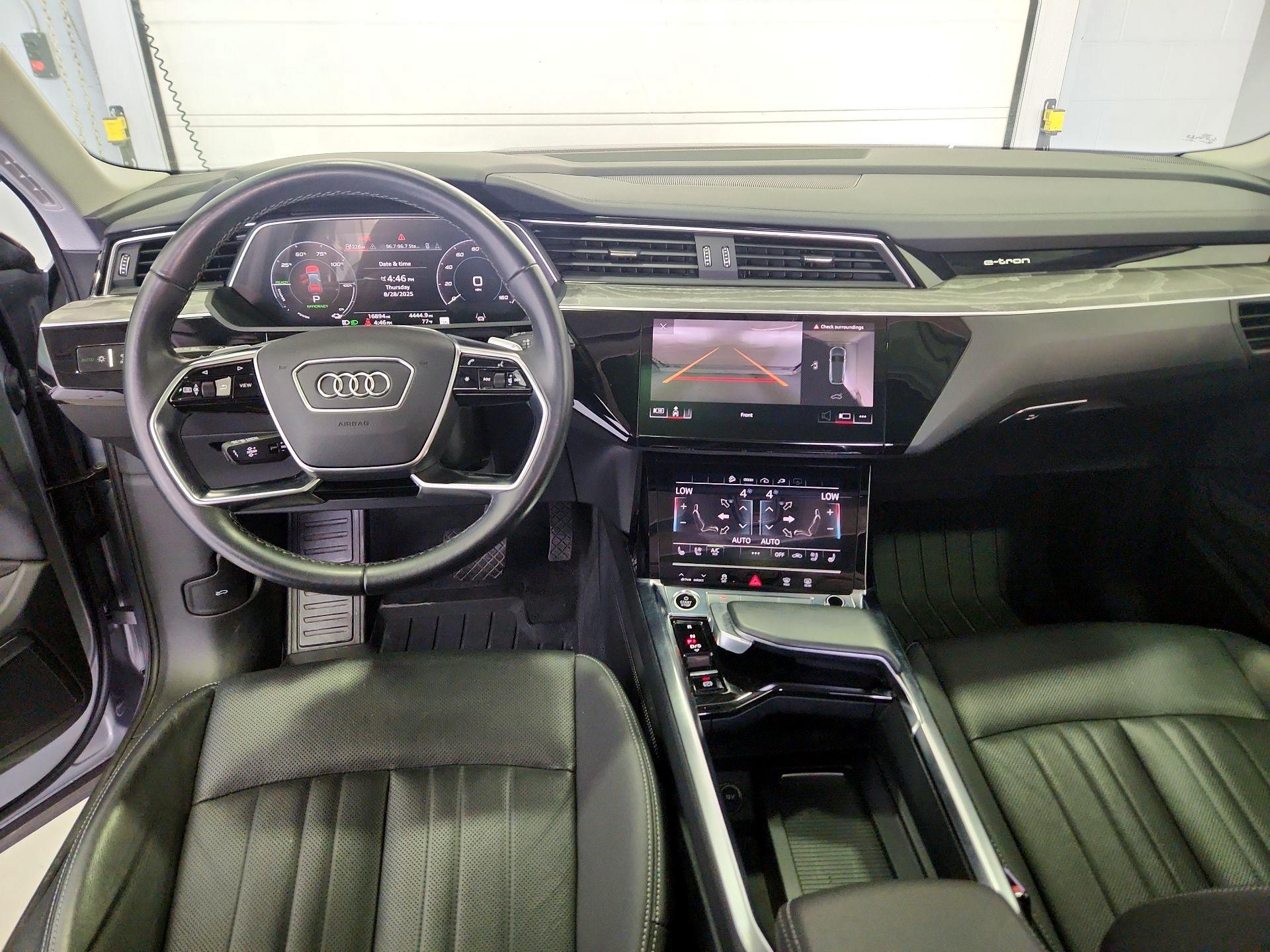 Thumbnail: 2022 Audi e-tron - 9