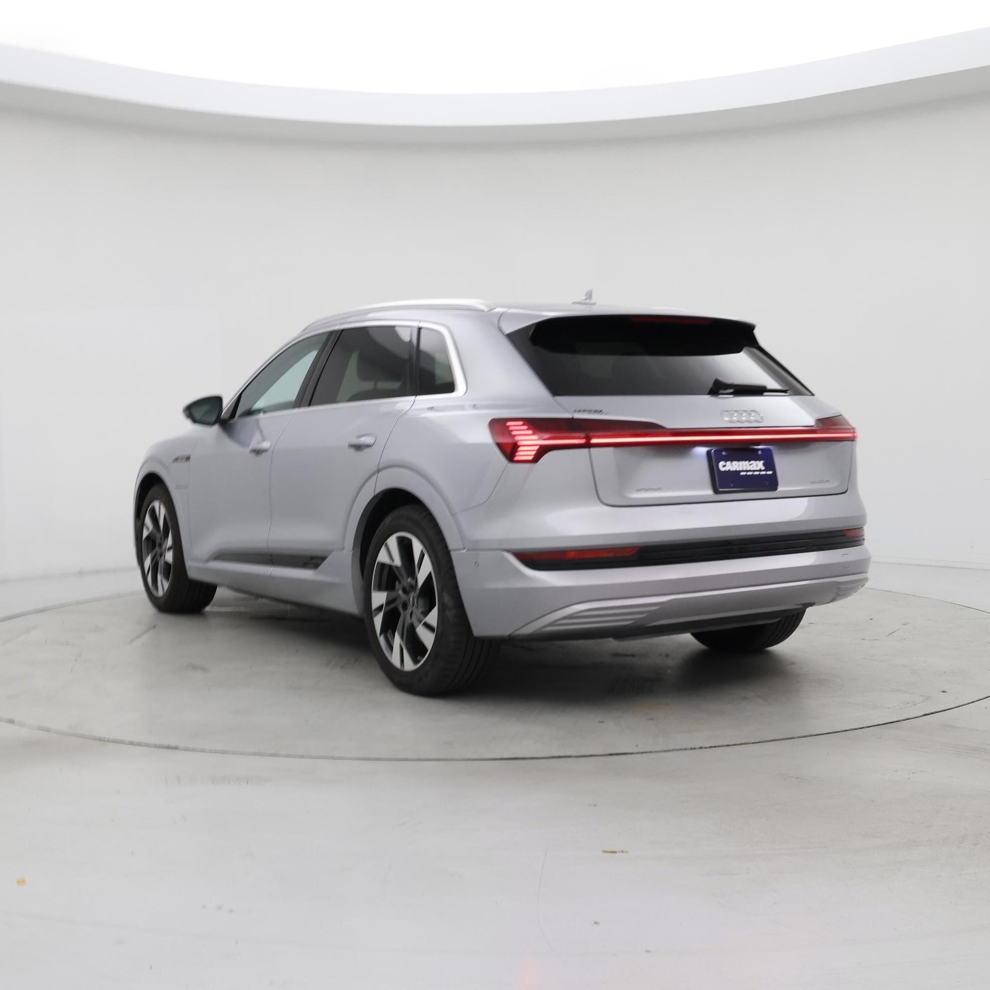 Thumbnail: 2022 Audi e-tron - 2