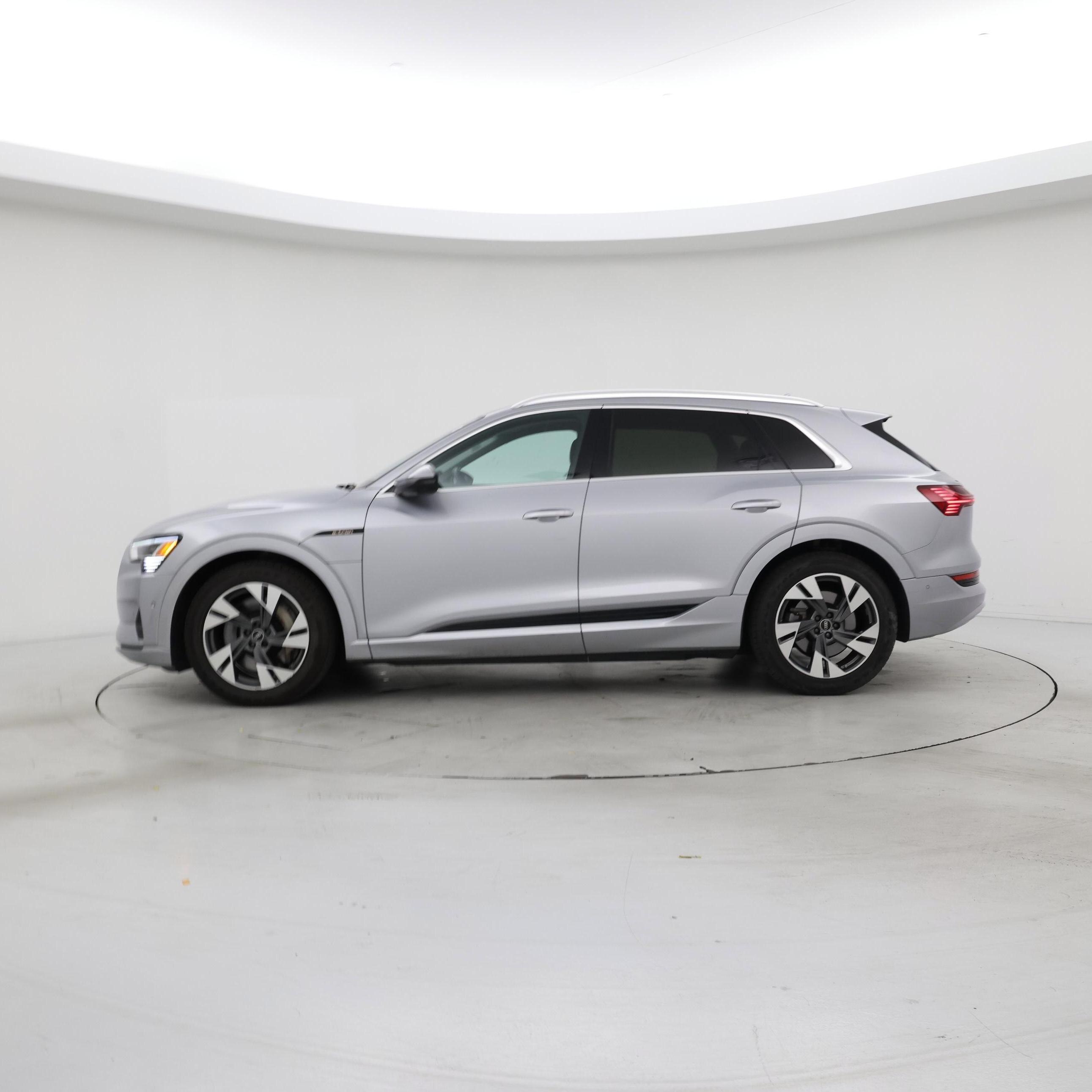 Thumbnail: 2022 Audi e-tron - 3