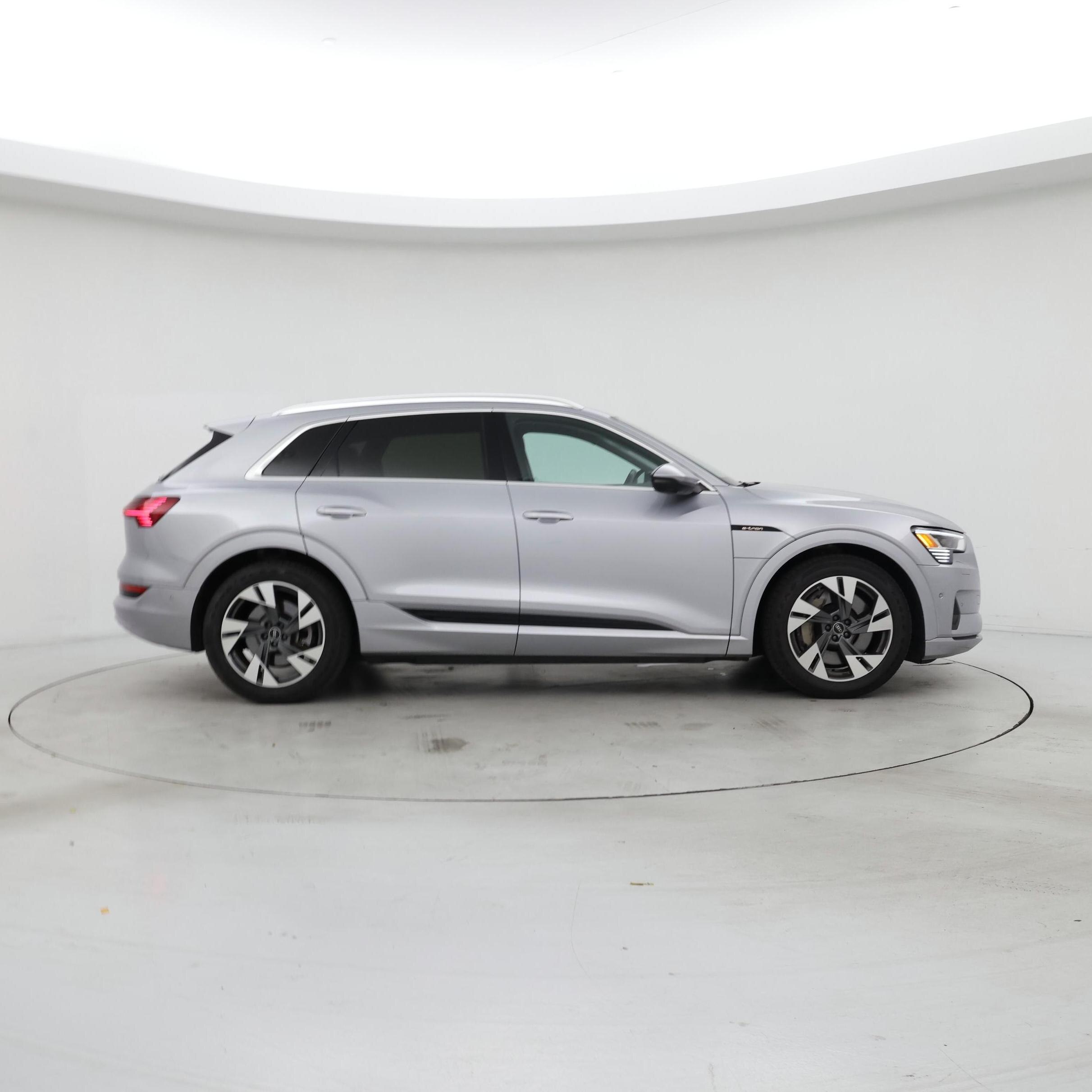 Thumbnail: 2022 Audi e-tron - 7
