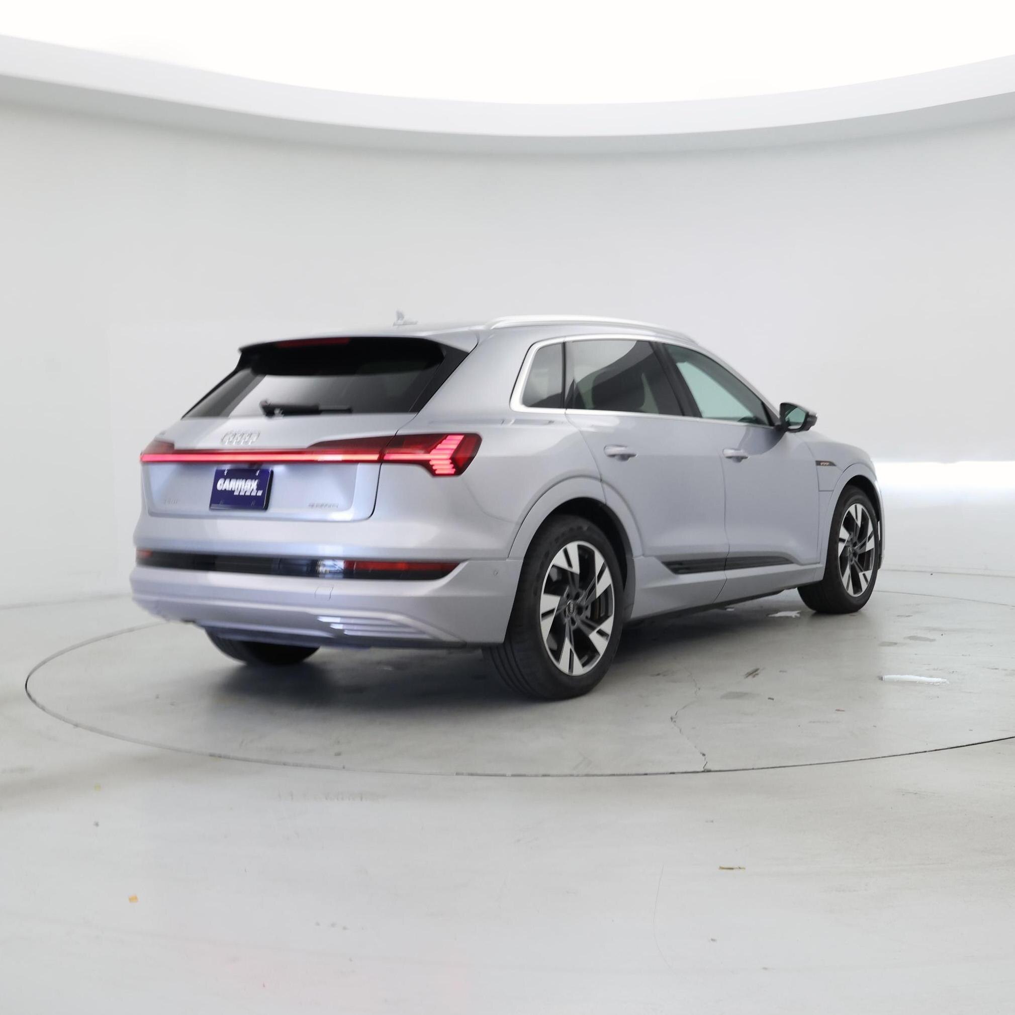 Thumbnail: 2022 Audi e-tron - 8
