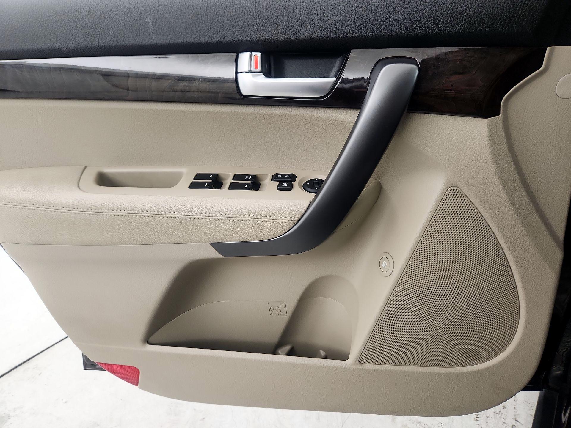 Thumbnail: 2014 Kia Sorento - 12