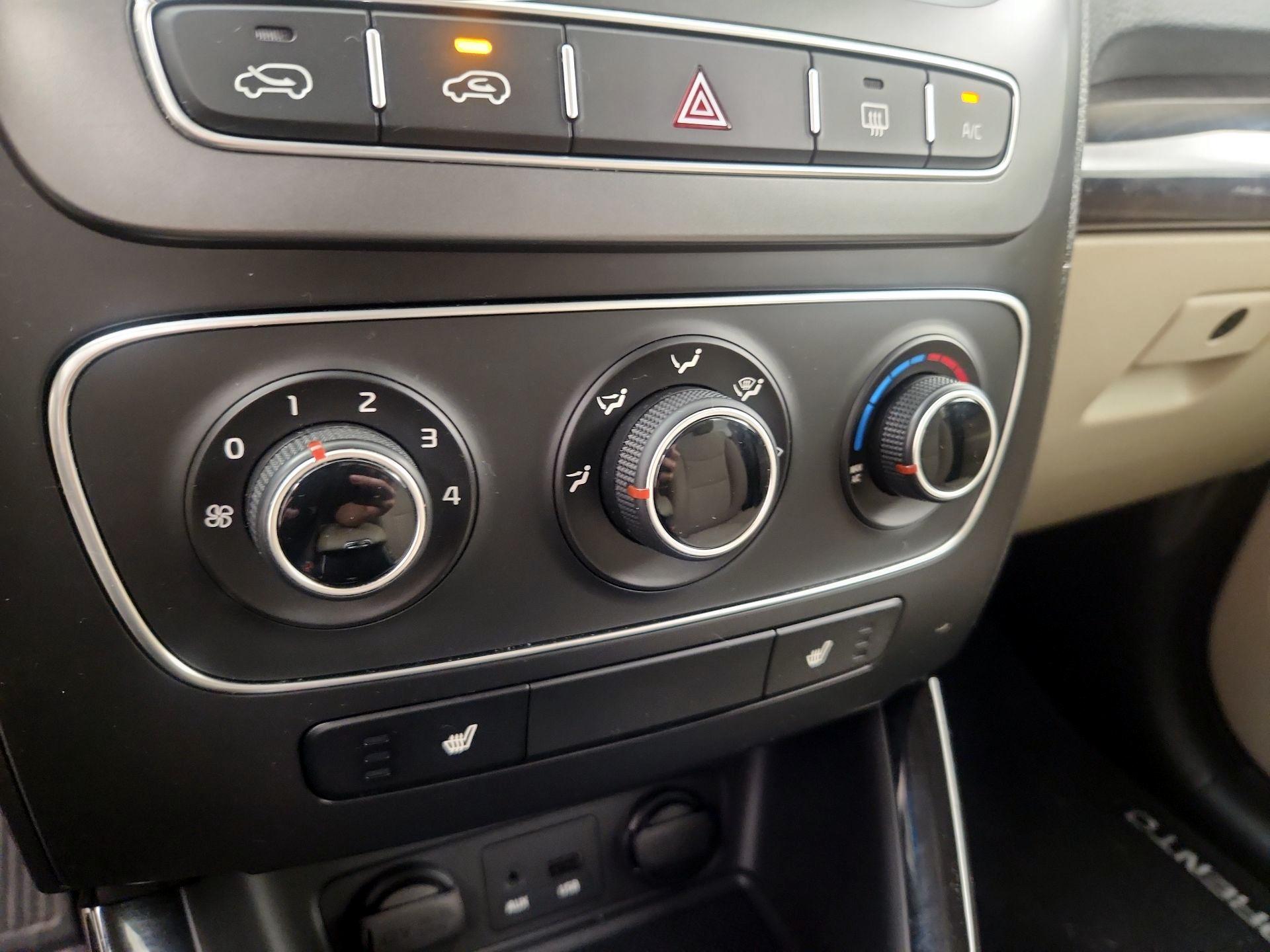 Thumbnail: 2014 Kia Sorento - 16