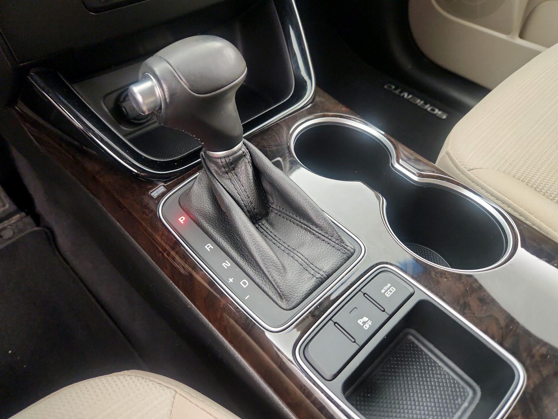 Thumbnail: 2014 Kia Sorento - 17