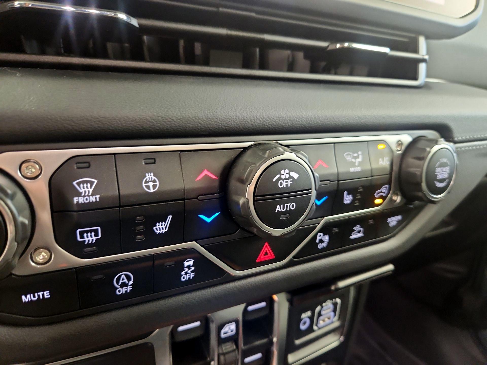 Thumbnail: 2024 Jeep Gladiator - 17