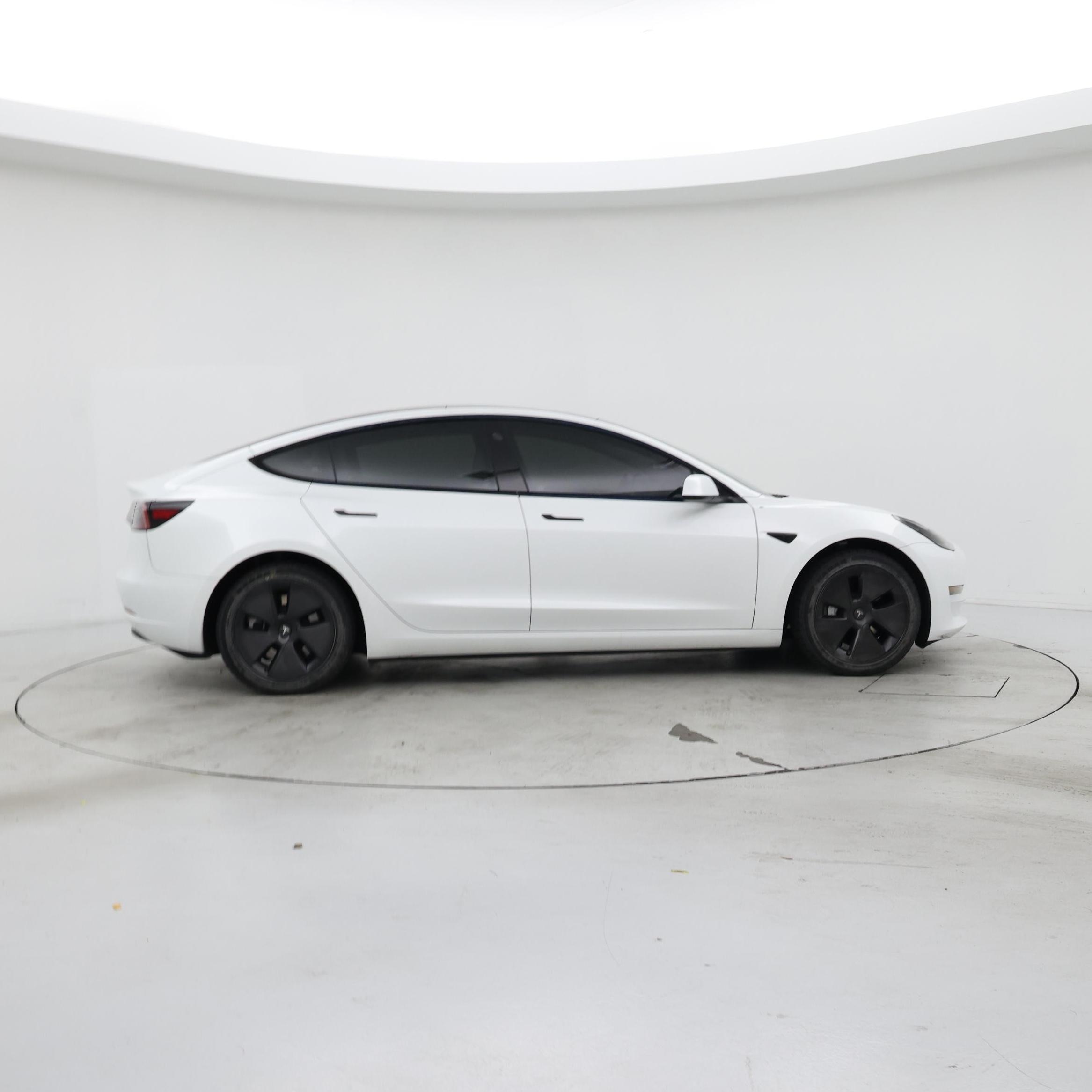 Thumbnail: 2023 Tesla Model 3 - 7