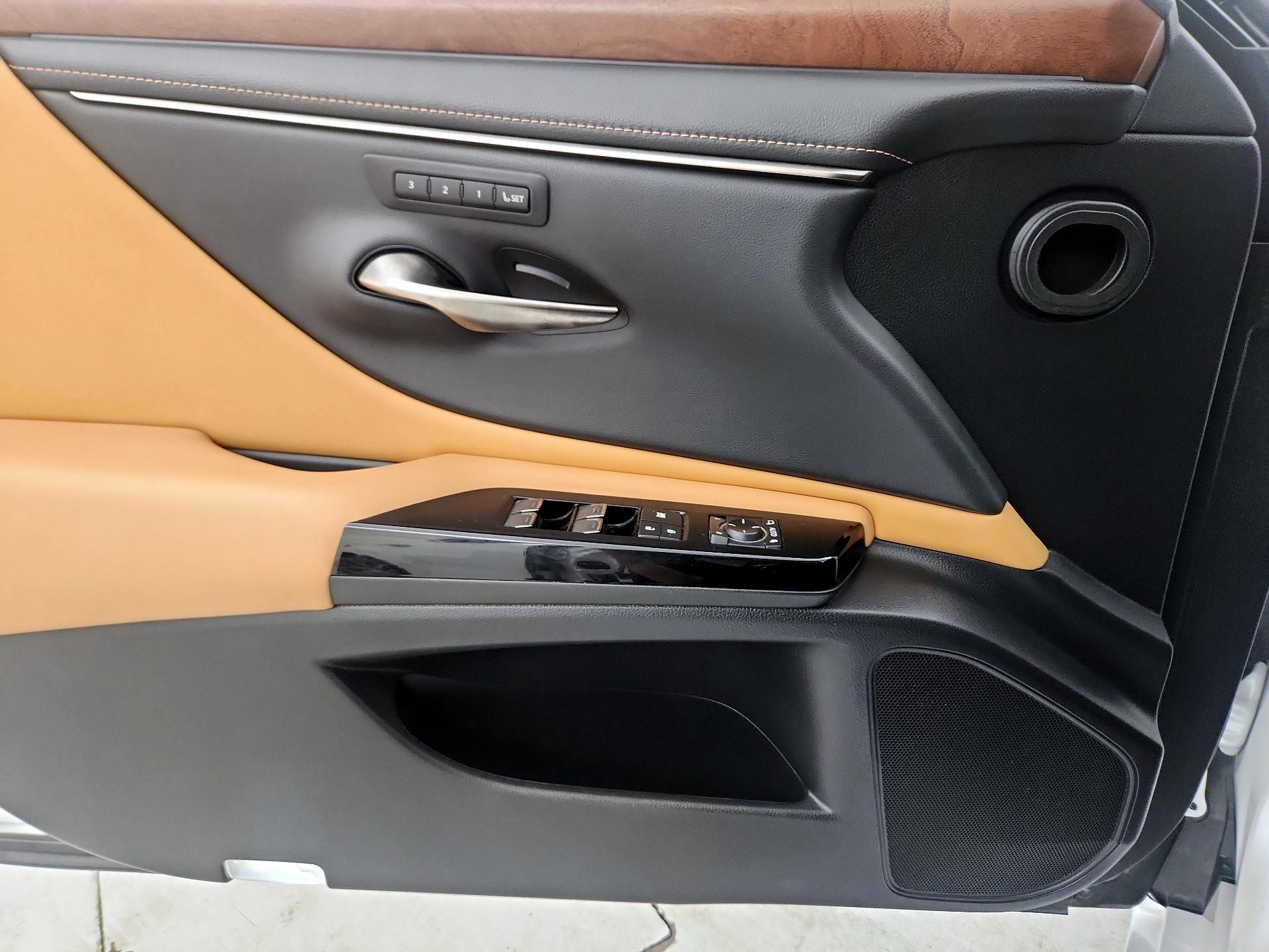 Thumbnail: 2023 Lexus ES - 12