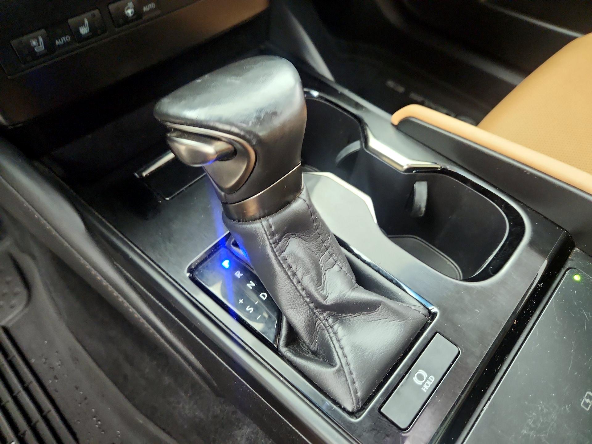 Thumbnail: 2023 Lexus ES - 18