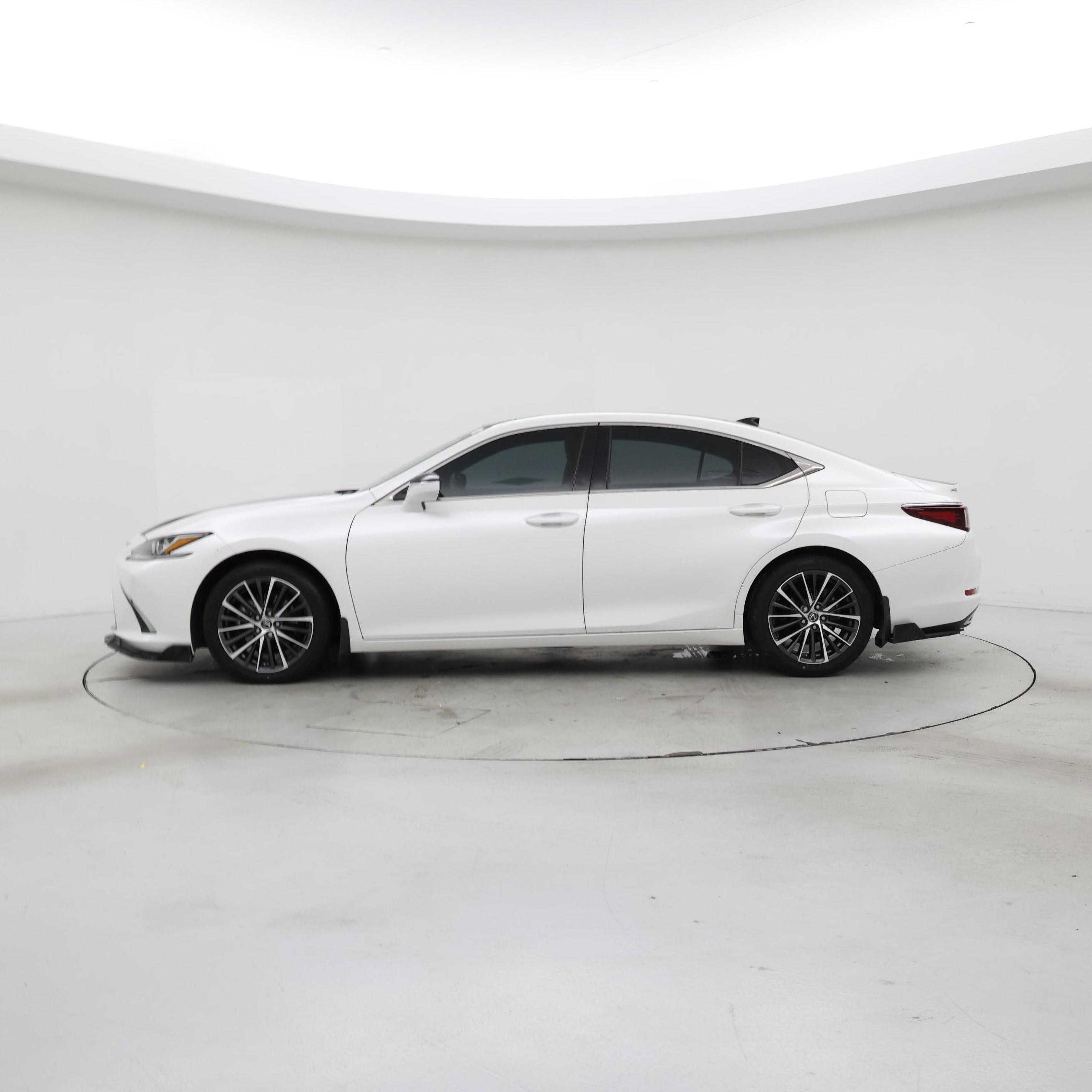 Thumbnail: 2023 Lexus ES - 3