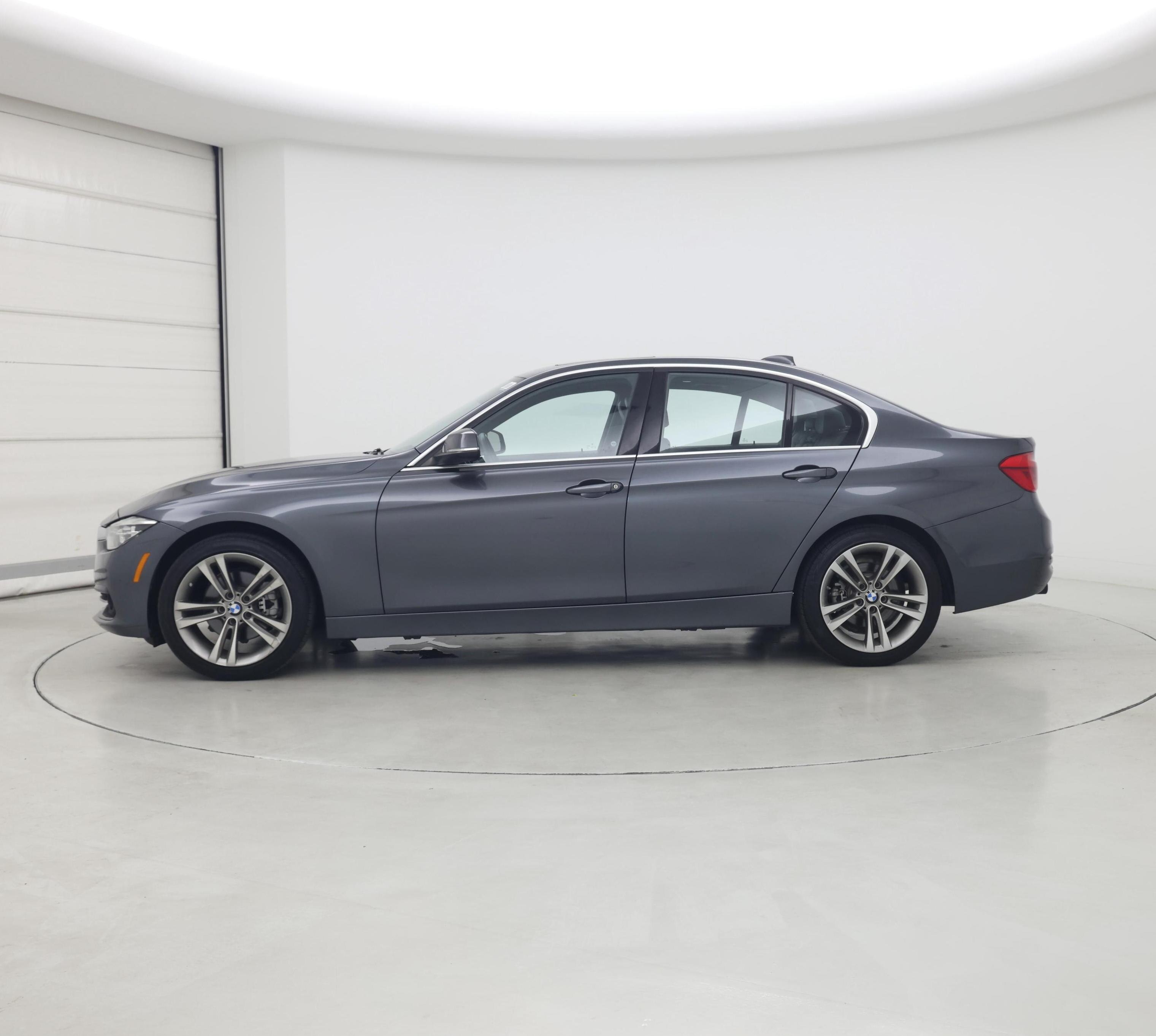 Thumbnail: 2018 BMW 3 Series - 3