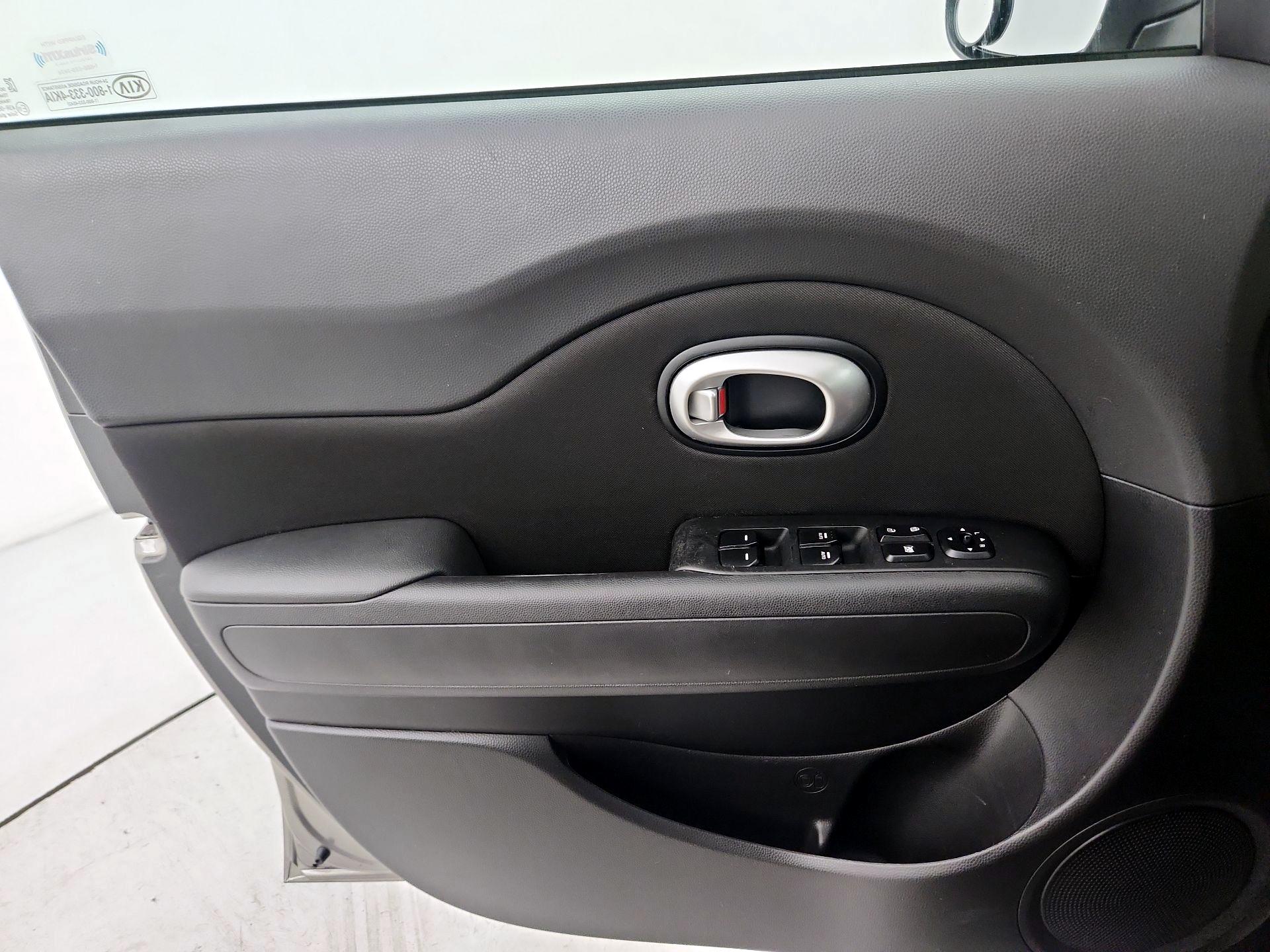 Thumbnail: 2016 Kia Soul - 10
