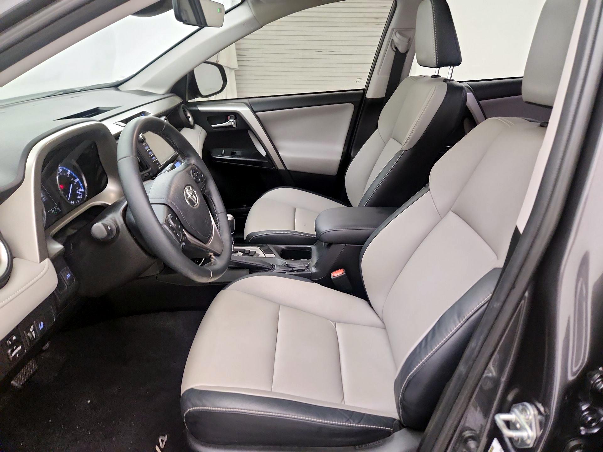 Thumbnail: 2016 Toyota RAV4 - 11