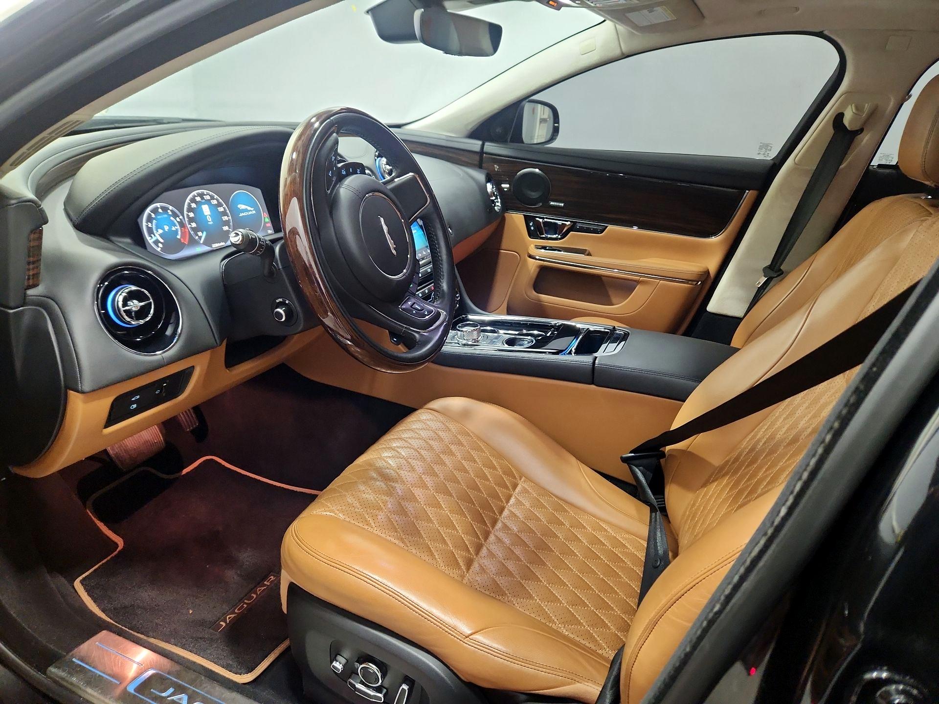 Thumbnail: 2019 Jaguar XJ - 11