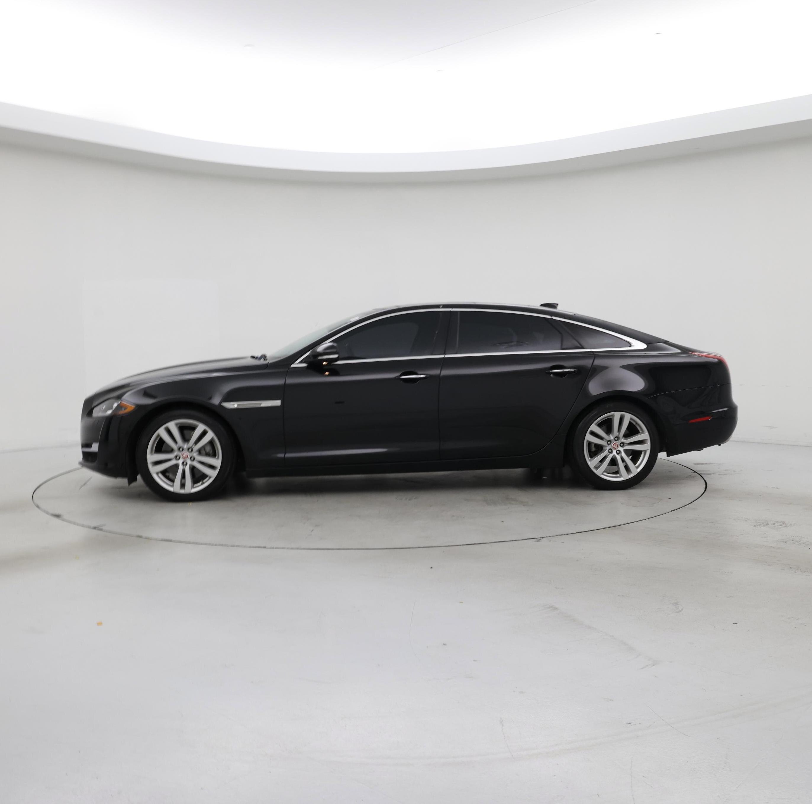 Thumbnail: 2019 Jaguar XJ - 3