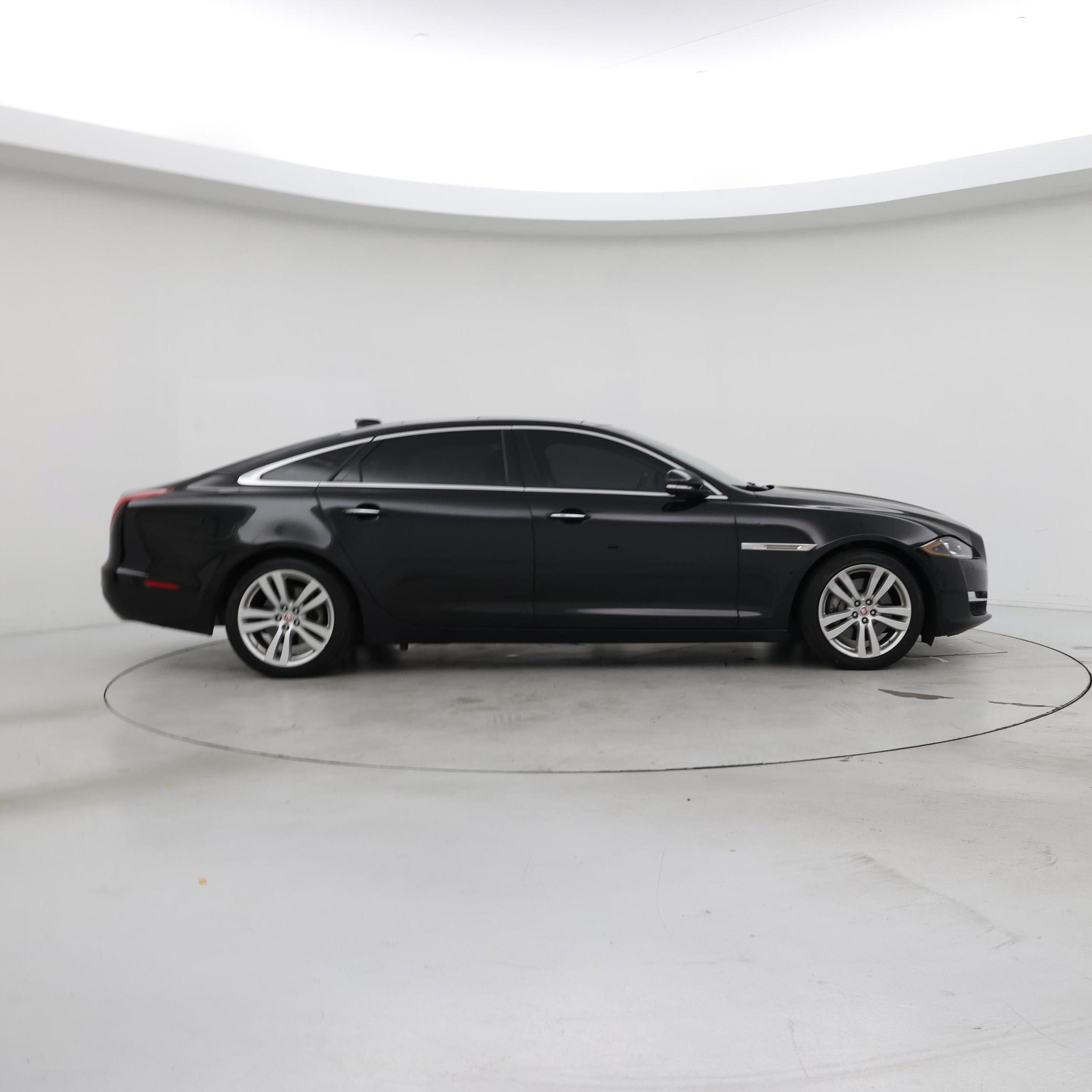 Thumbnail: 2019 Jaguar XJ - 7