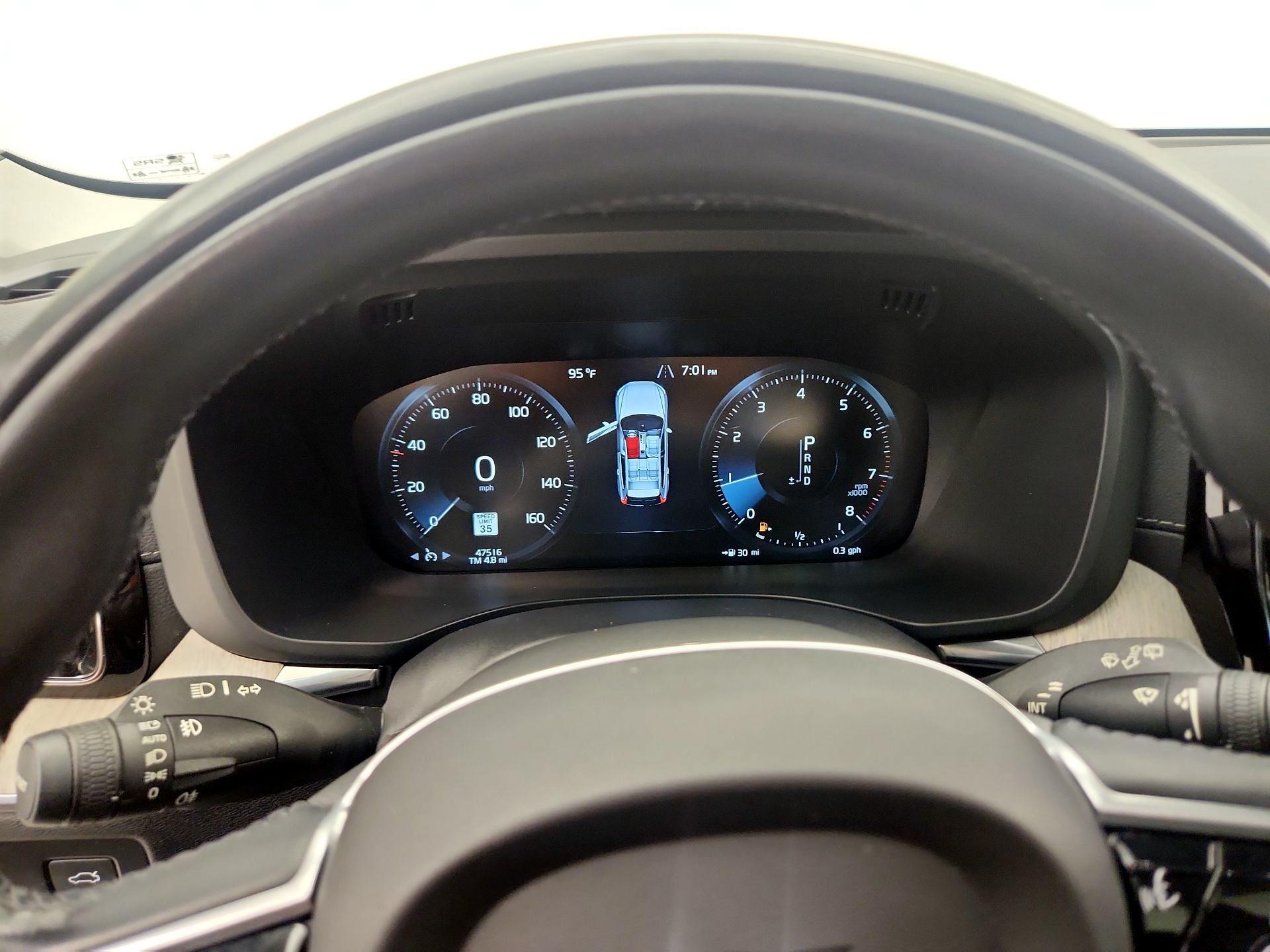 Thumbnail: 2021 Volvo XC60 - 10