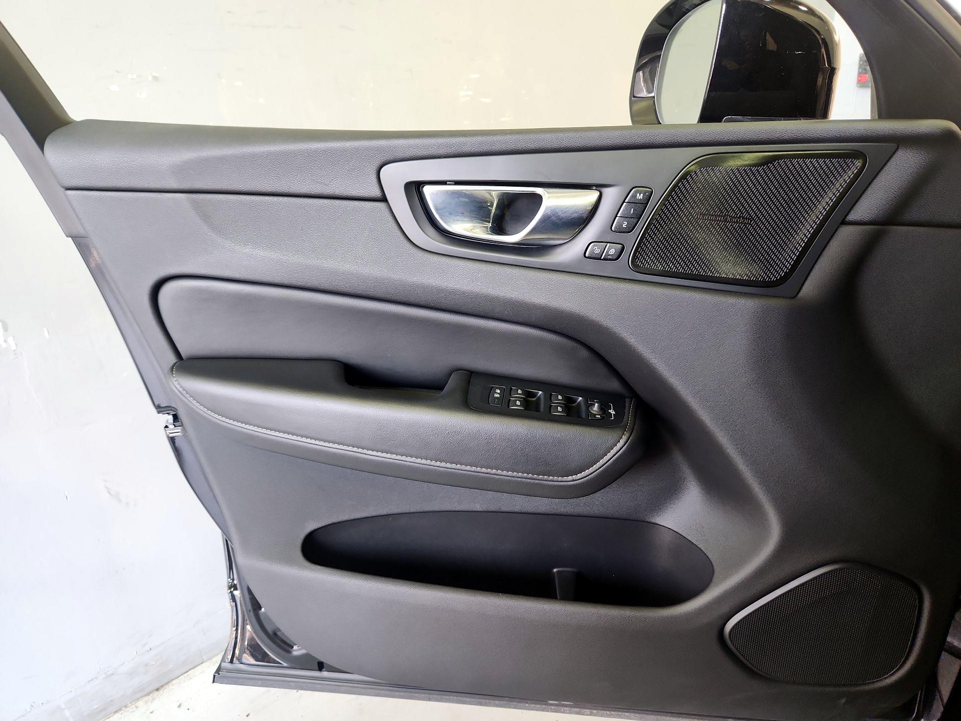 Thumbnail: 2021 Volvo XC60 - 12