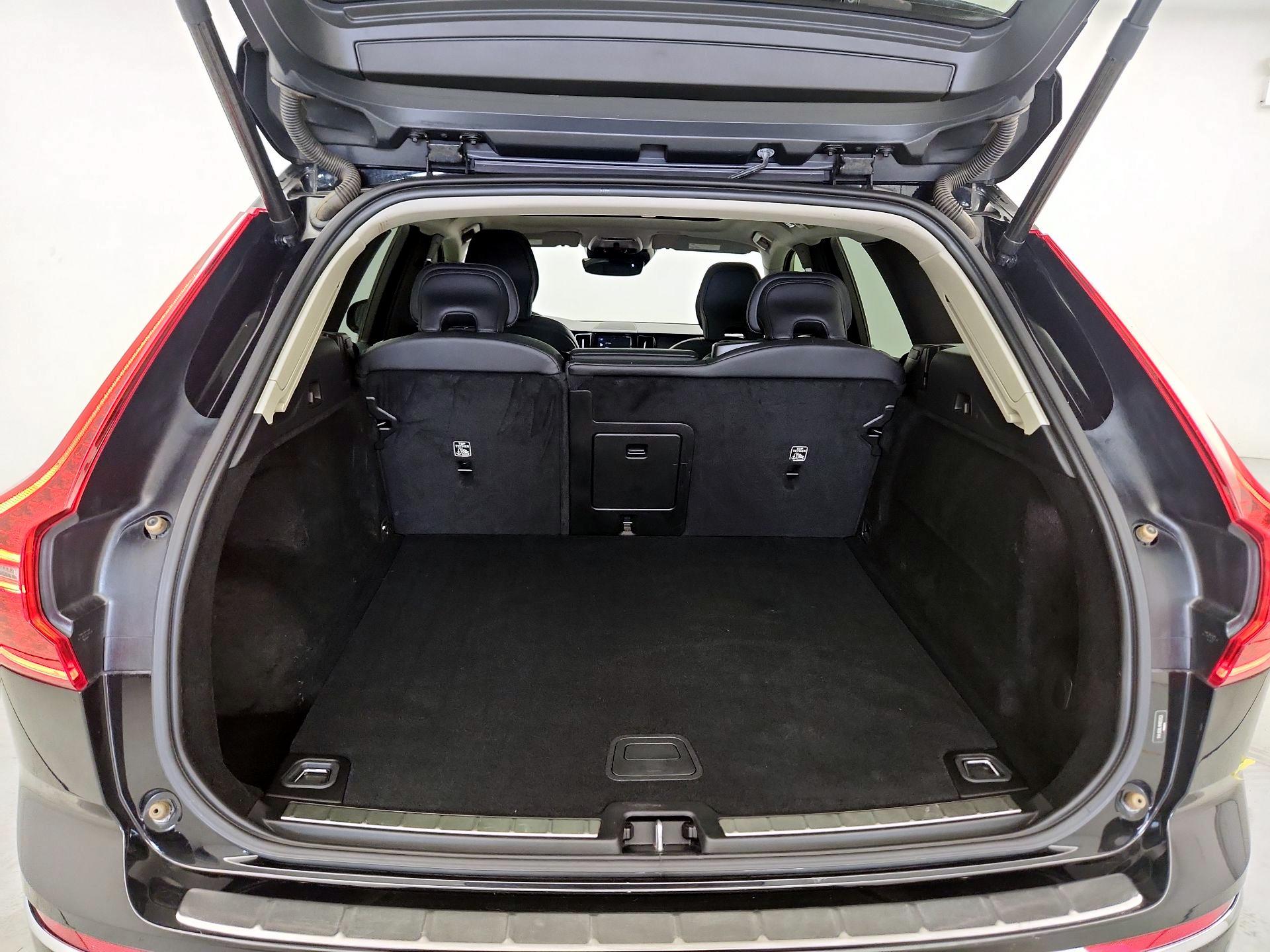 Thumbnail: 2021 Volvo XC60 - 20