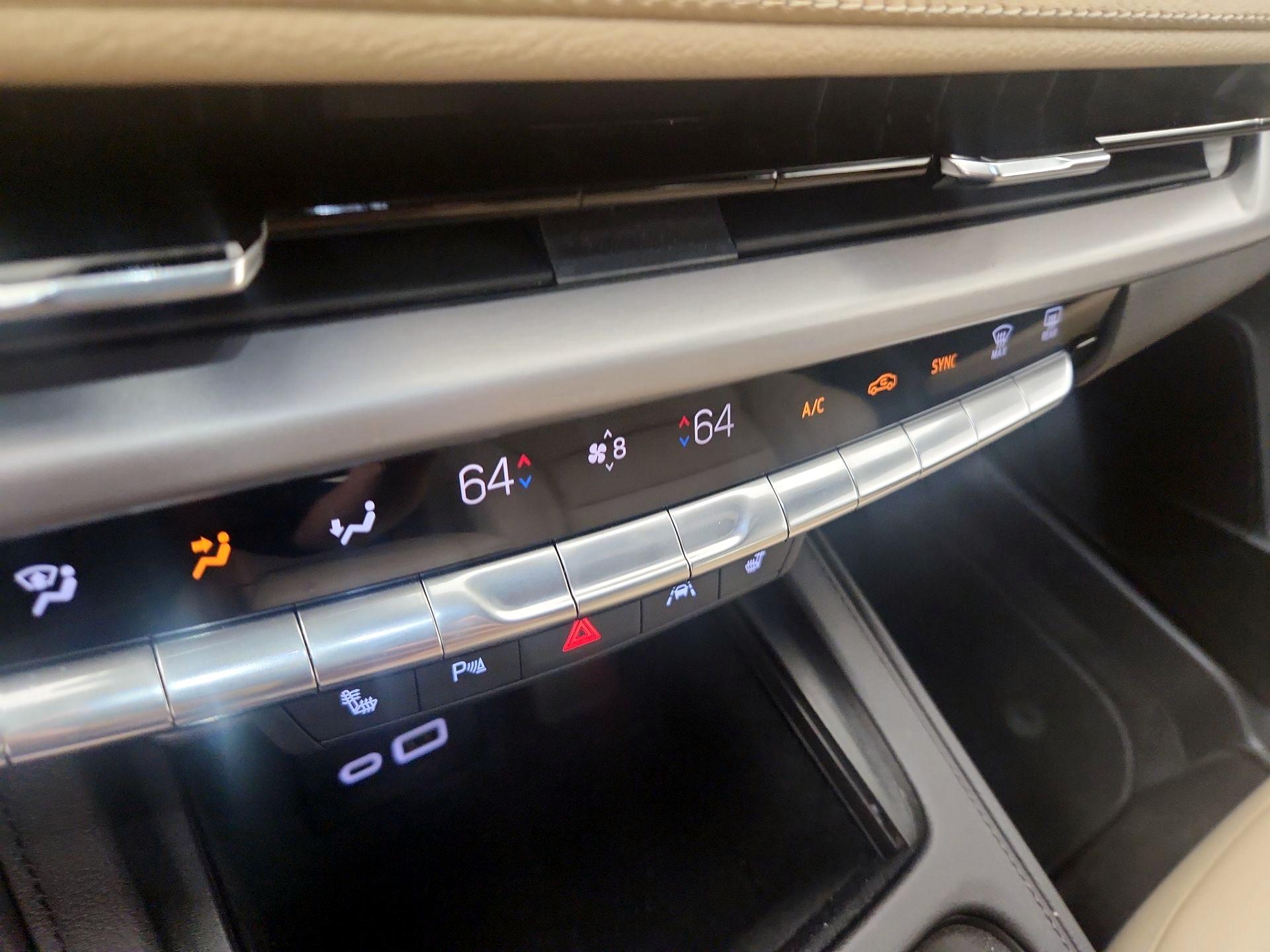 Thumbnail: 2024 Cadillac XT4 - 17