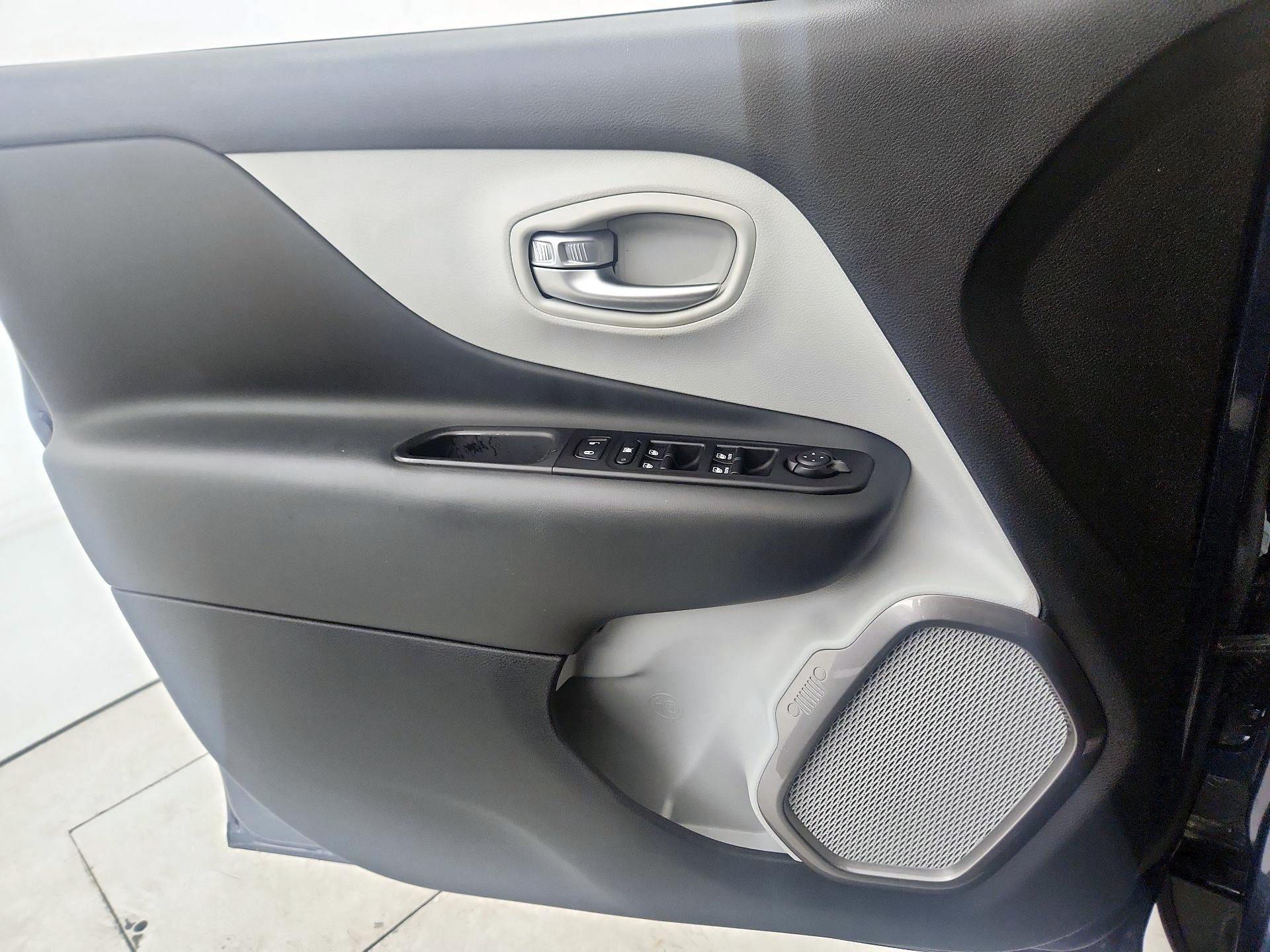 Thumbnail: 2022 Jeep Renegade - 12