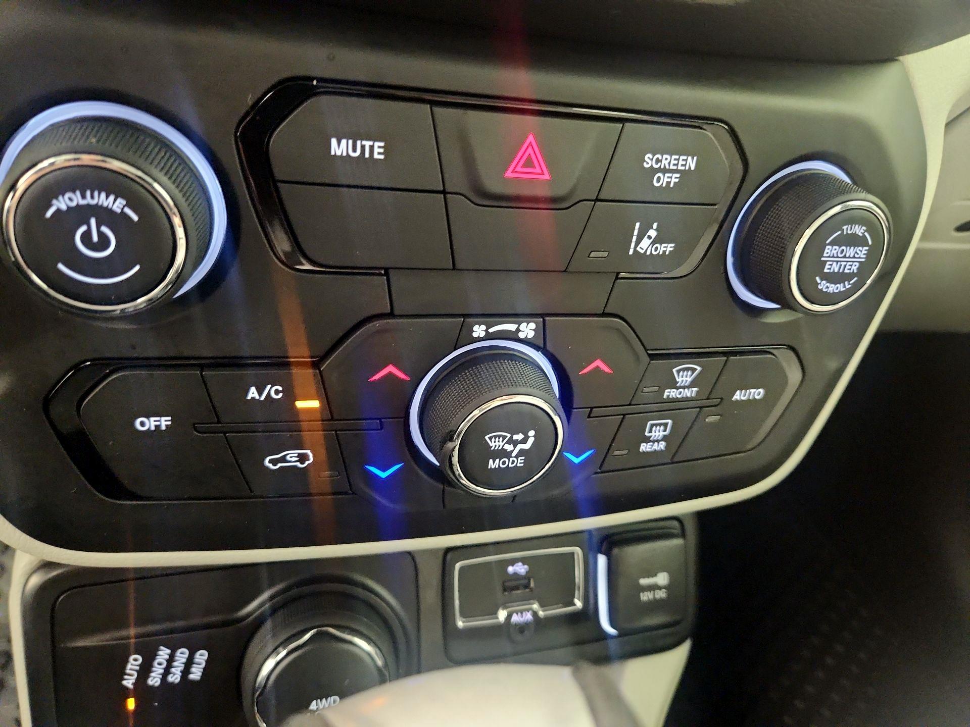 Thumbnail: 2022 Jeep Renegade - 17