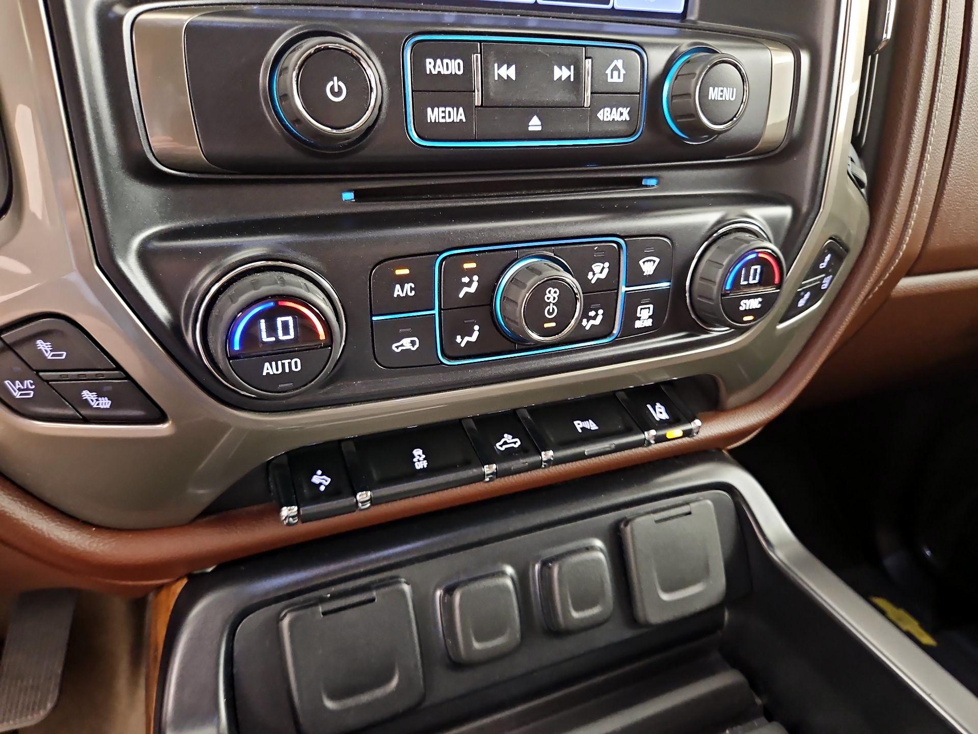 Thumbnail: 2015 Chevrolet Silverado 1500 - 17