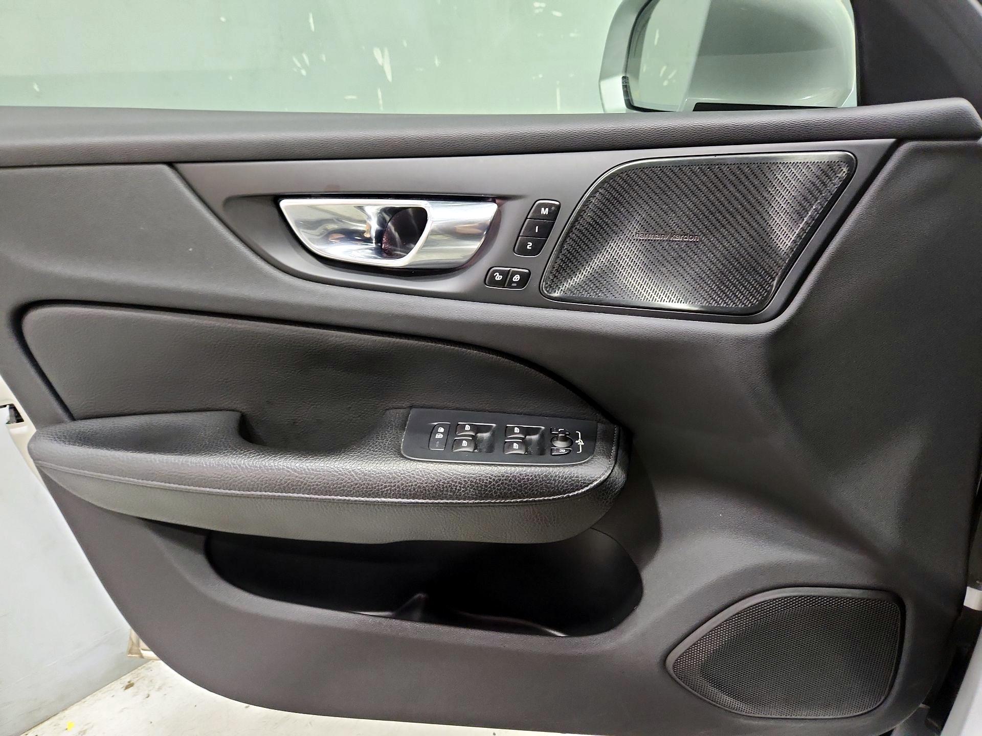 Thumbnail: 2022 Volvo S60 - 12