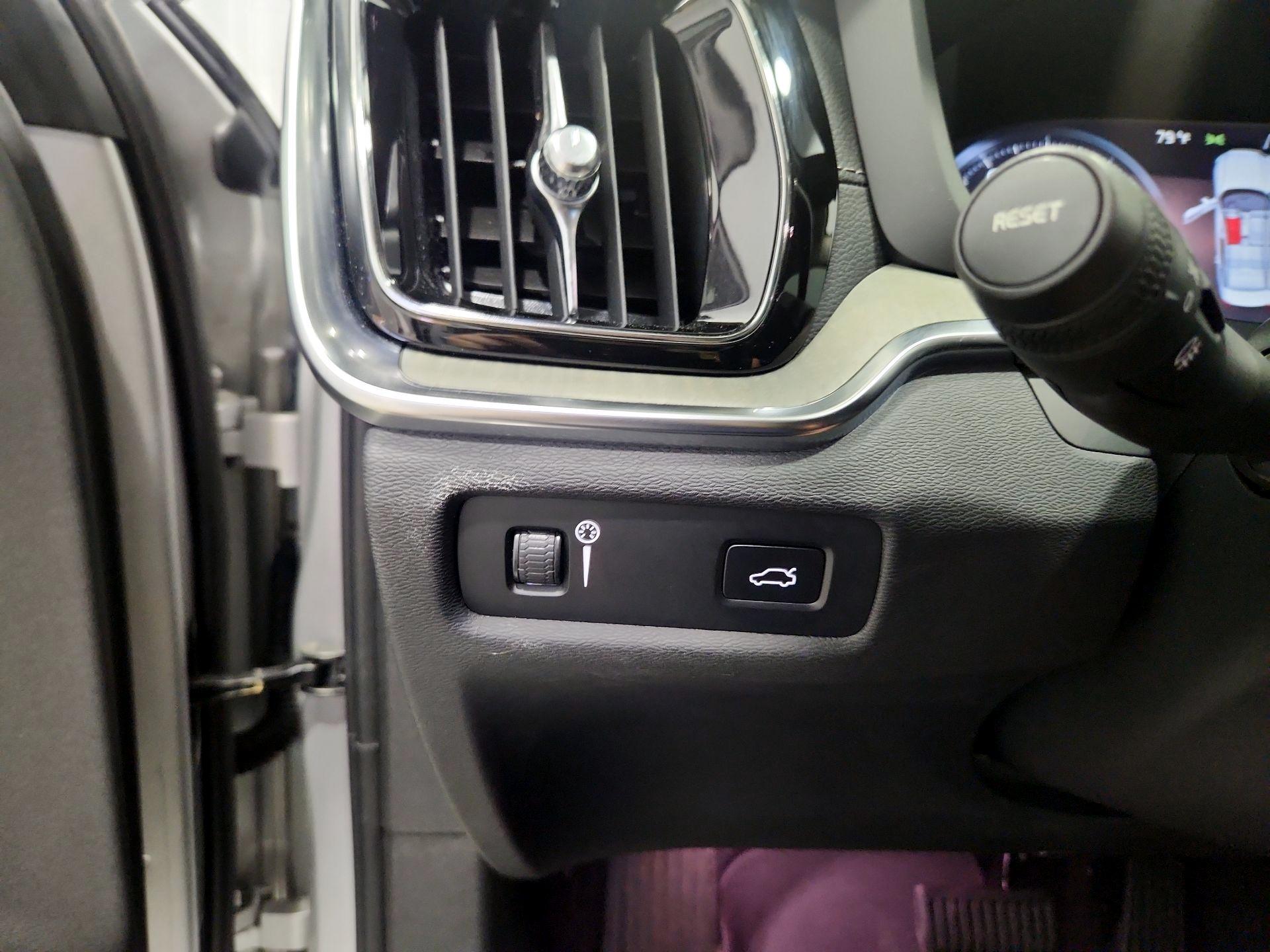Thumbnail: 2022 Volvo S60 - 13