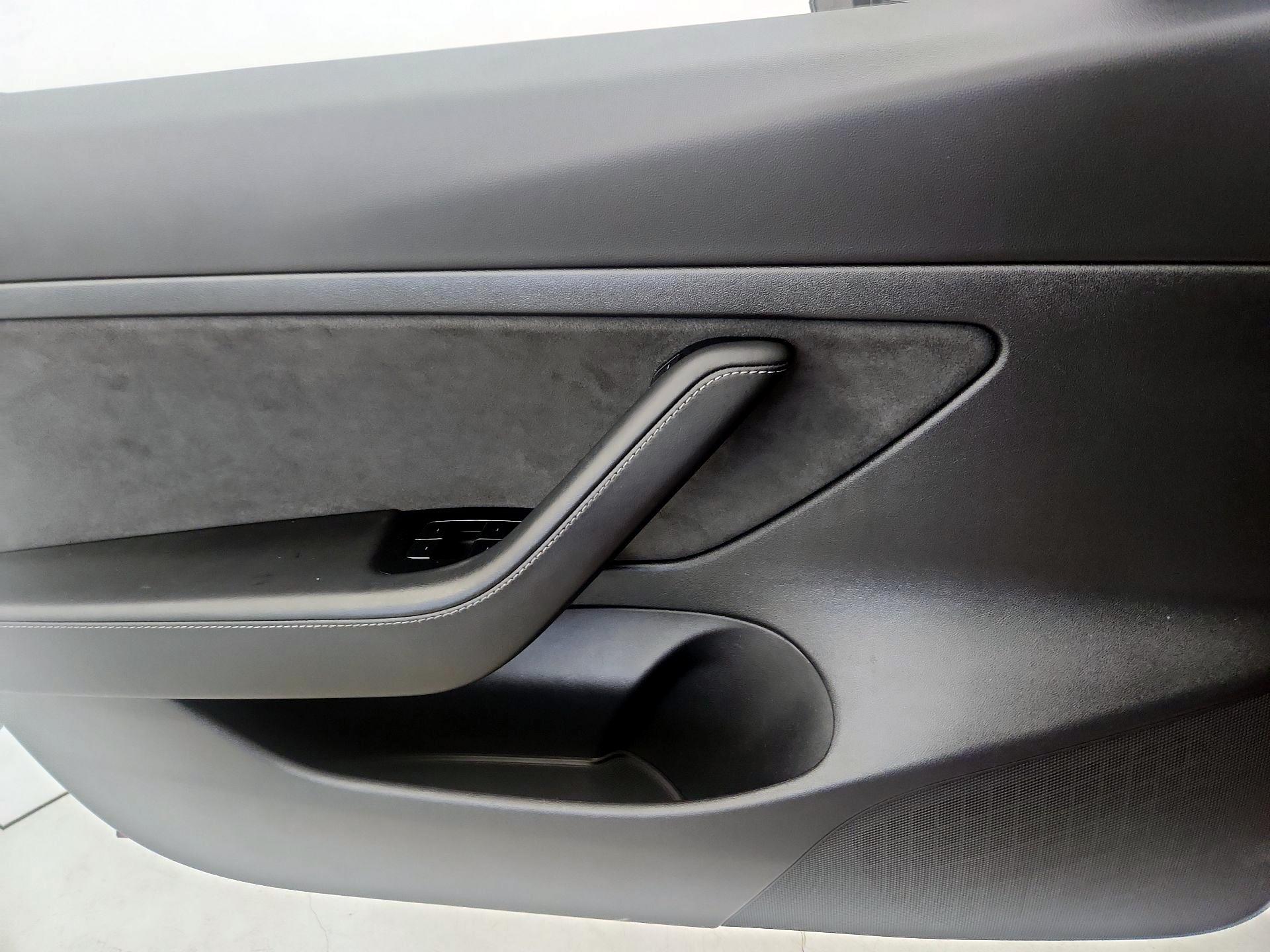 Thumbnail: 2020 Tesla Model 3 - 12