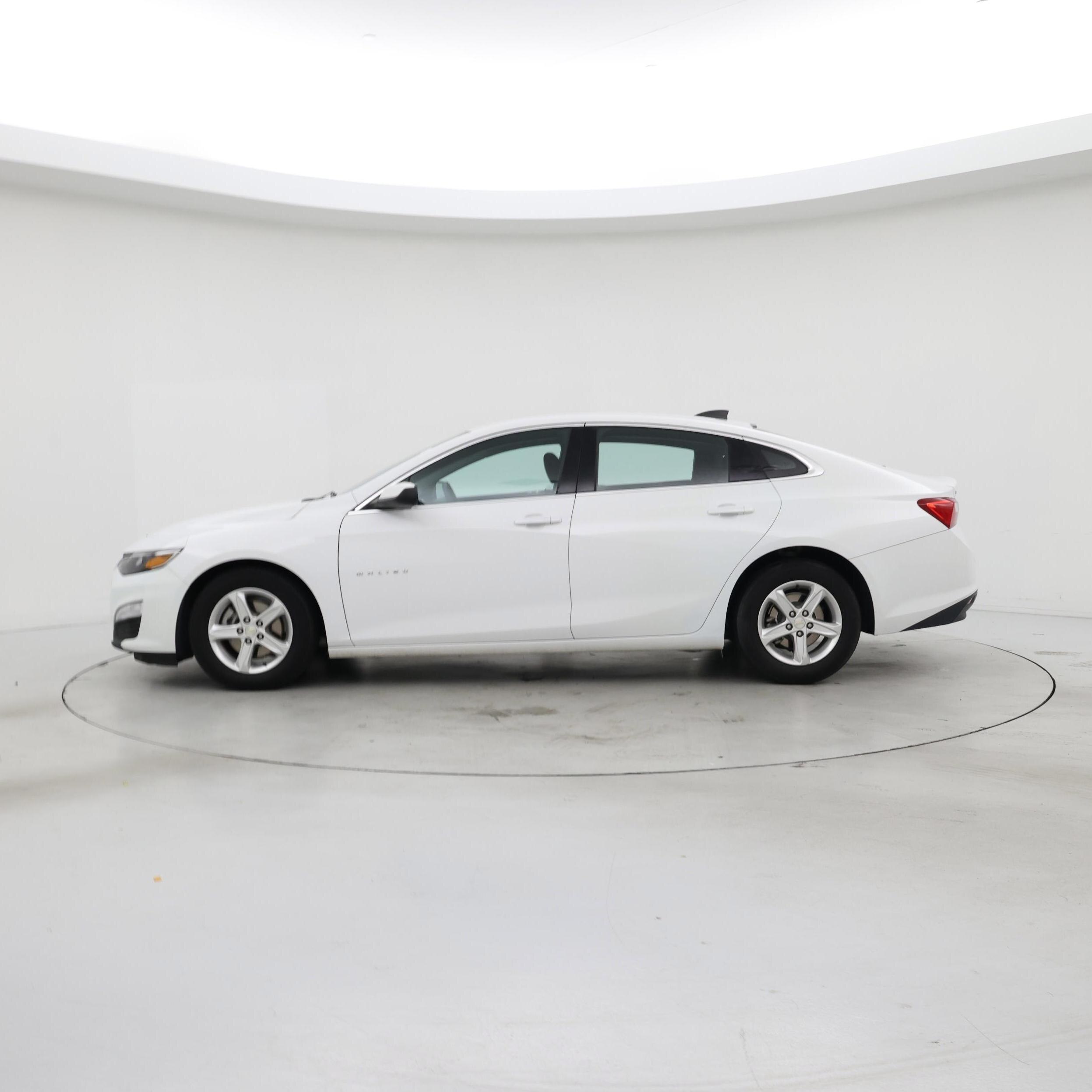 Thumbnail: 2020 Chevrolet Malibu - 3