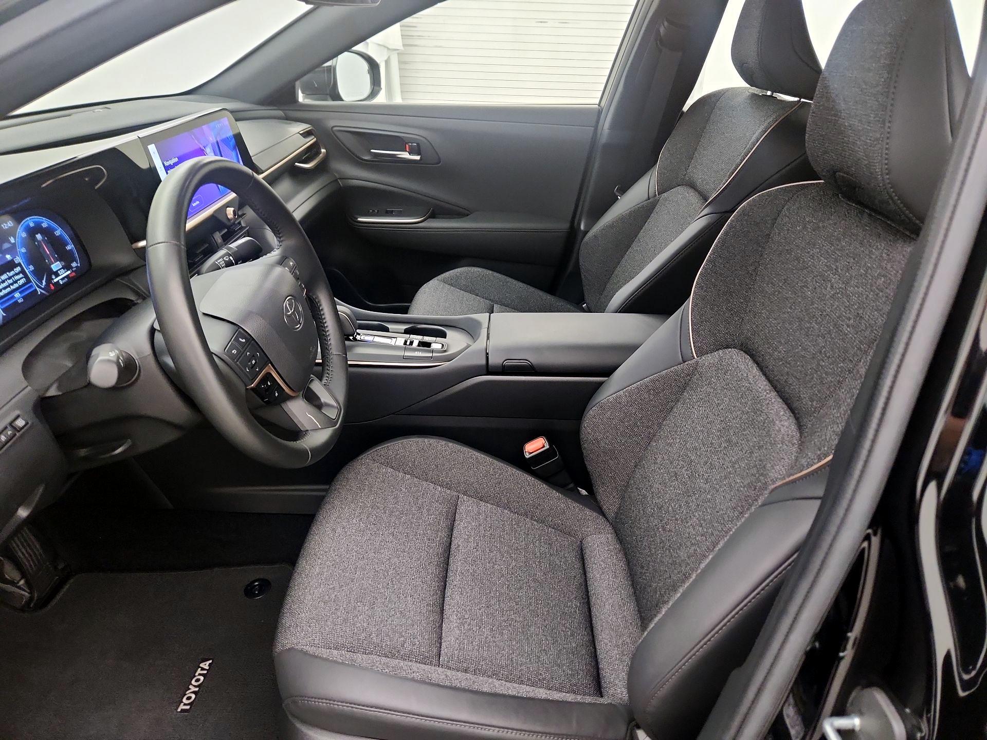 Thumbnail: 2023 Toyota Crown - 11