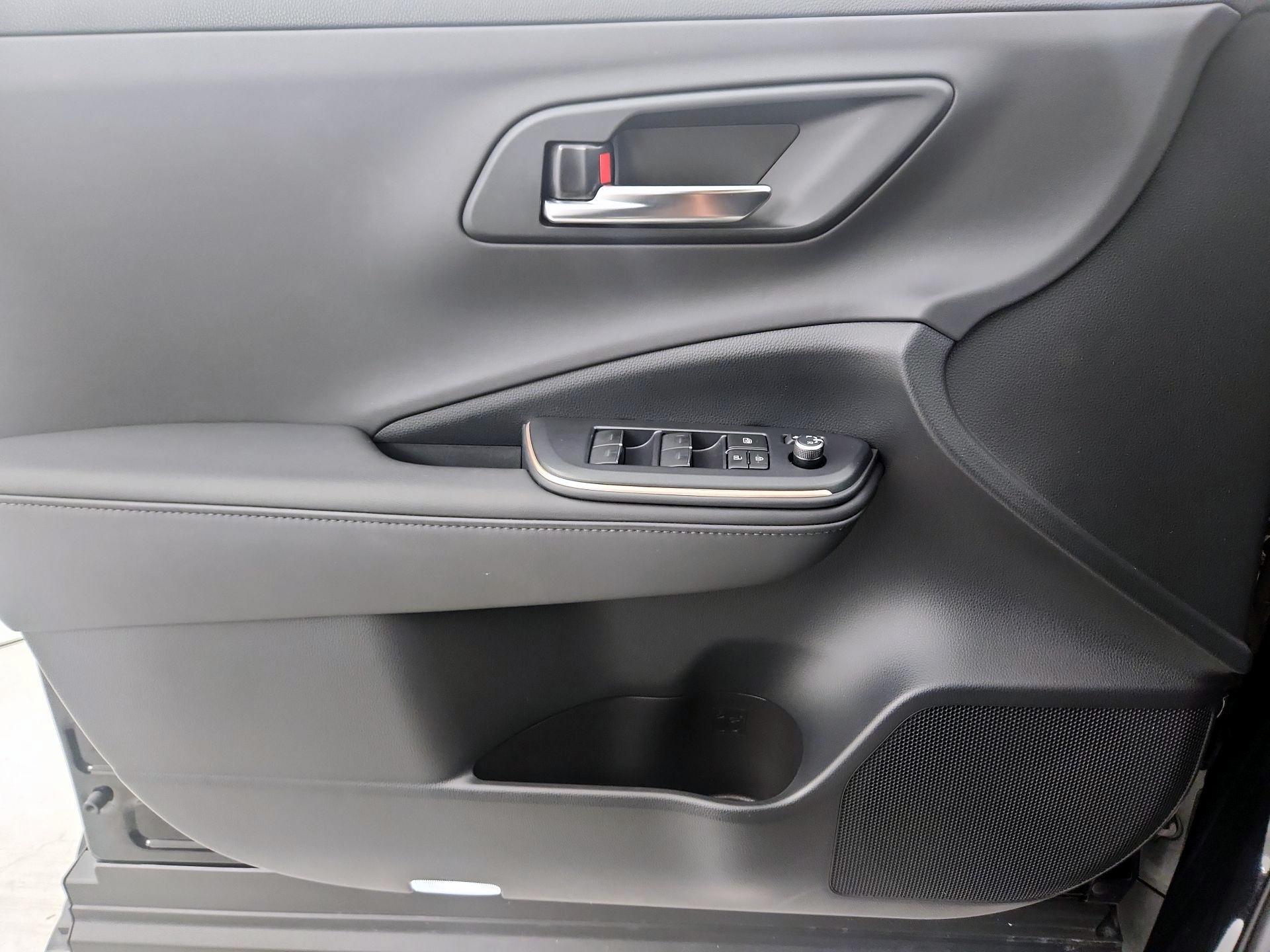 Thumbnail: 2023 Toyota Crown - 12