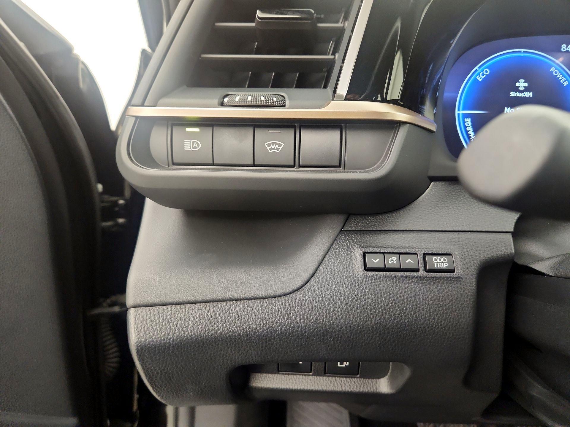 Thumbnail: 2023 Toyota Crown - 13