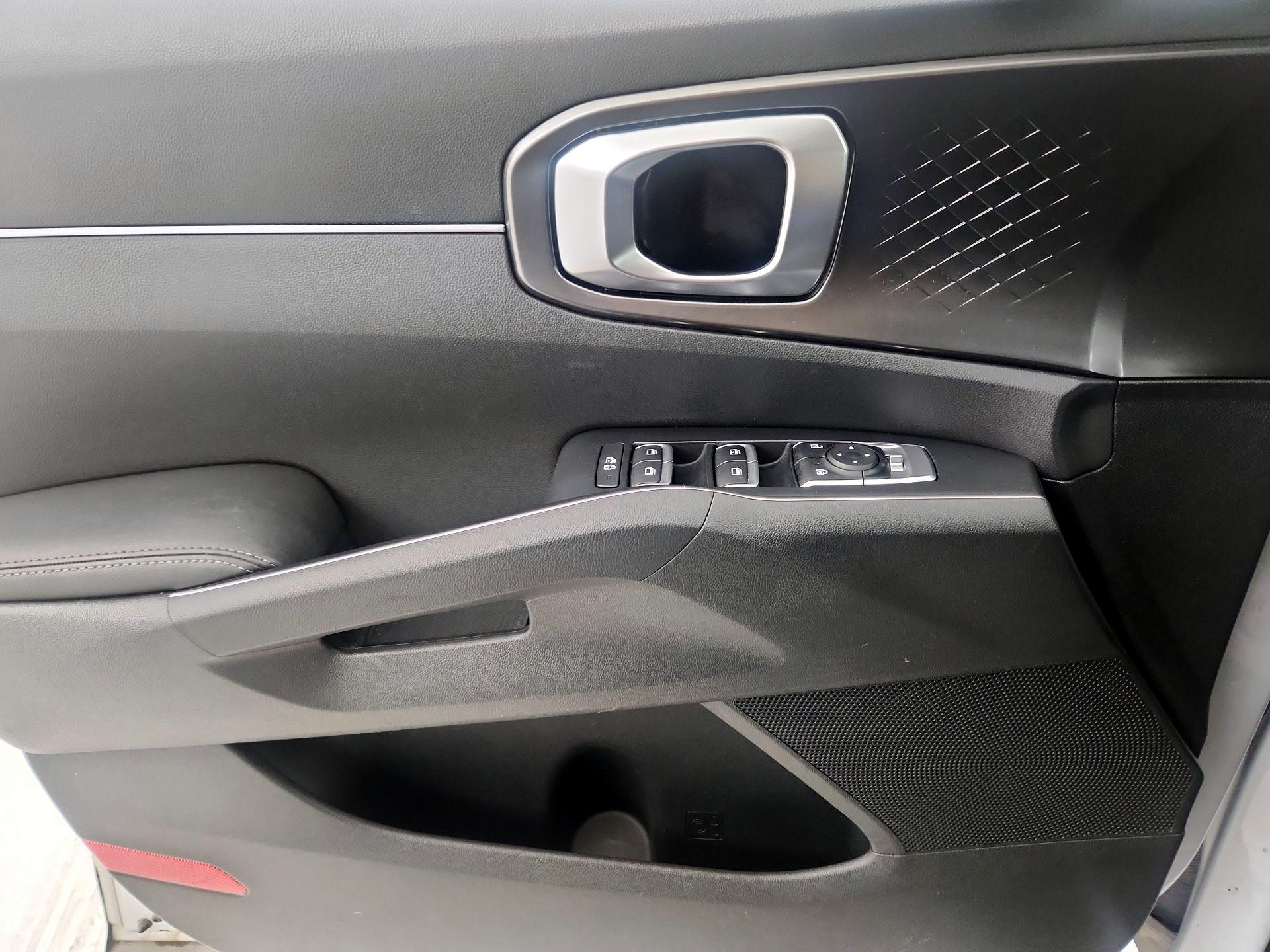 Thumbnail: 2022 Kia Sorento - 12