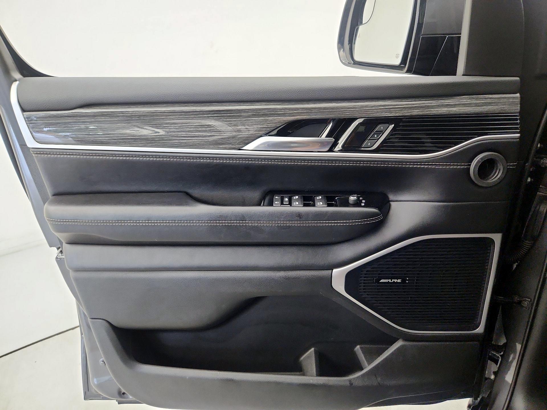 Thumbnail: 2022 Jeep Wagoneer - 12