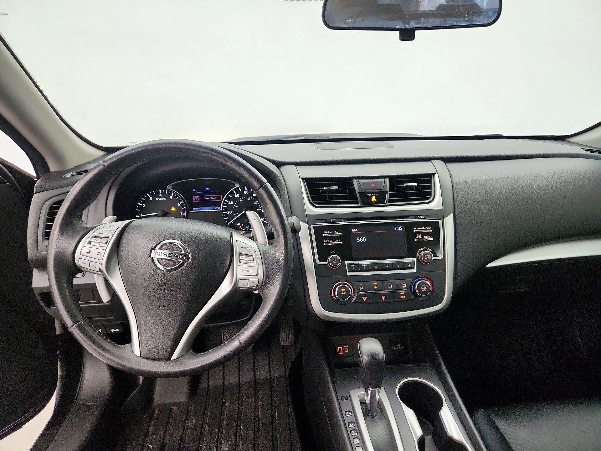 Thumbnail: 2017 Nissan Altima - 9
