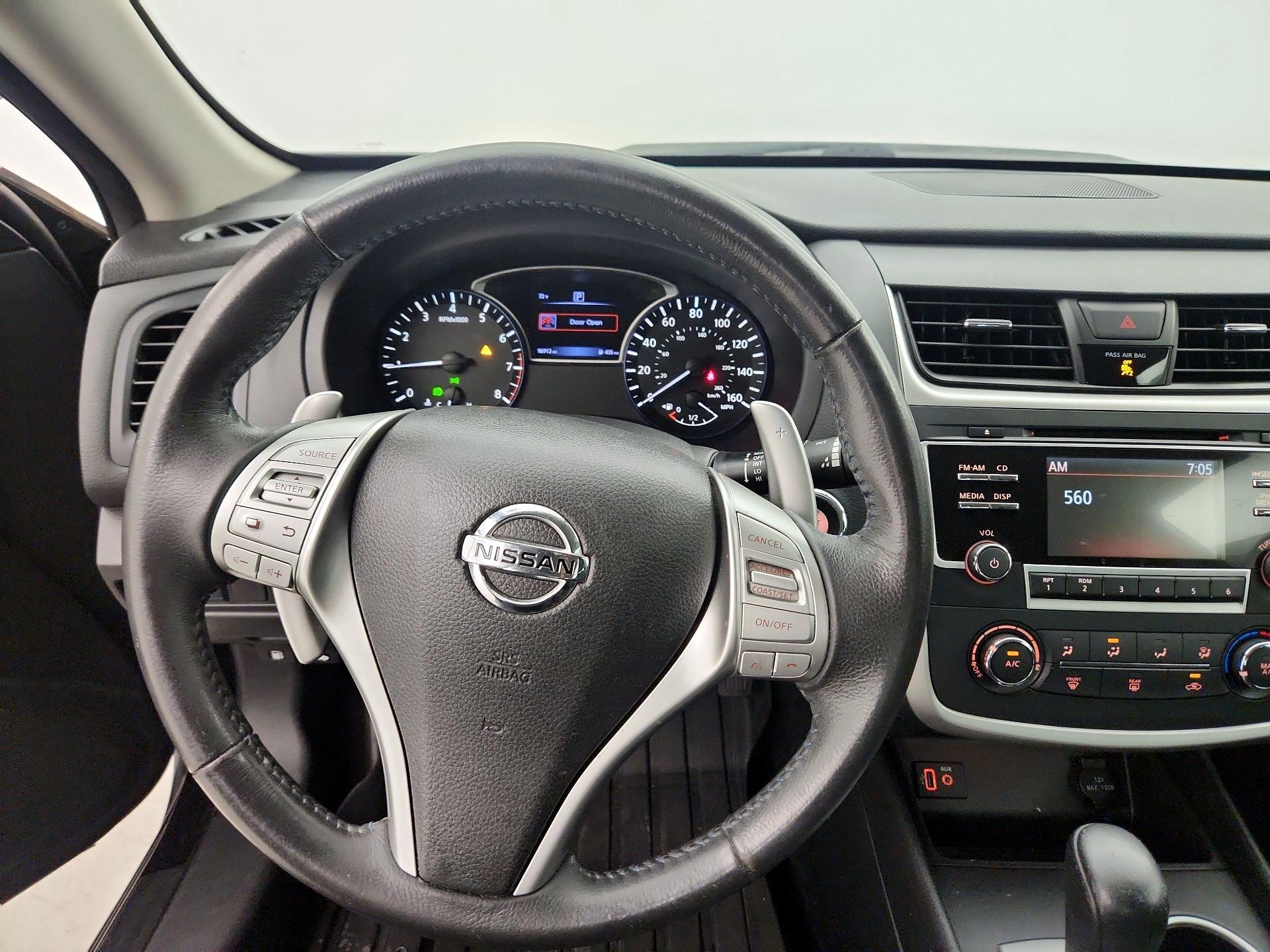 Thumbnail: 2017 Nissan Altima - 10