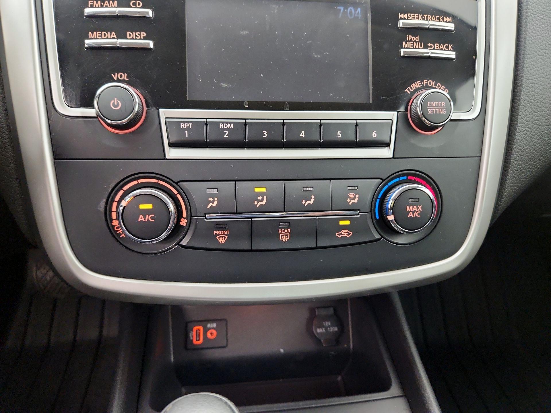 Thumbnail: 2017 Nissan Altima - 16
